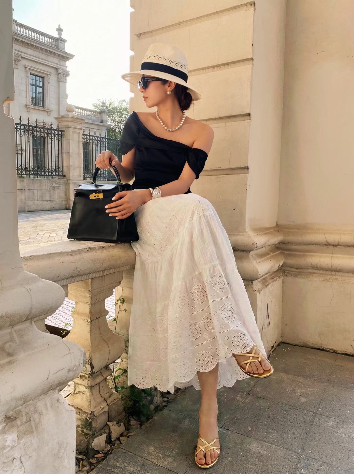 雲朵白雕花布蕾絲A字傘擺長裙-S-L (Elegant & Love)