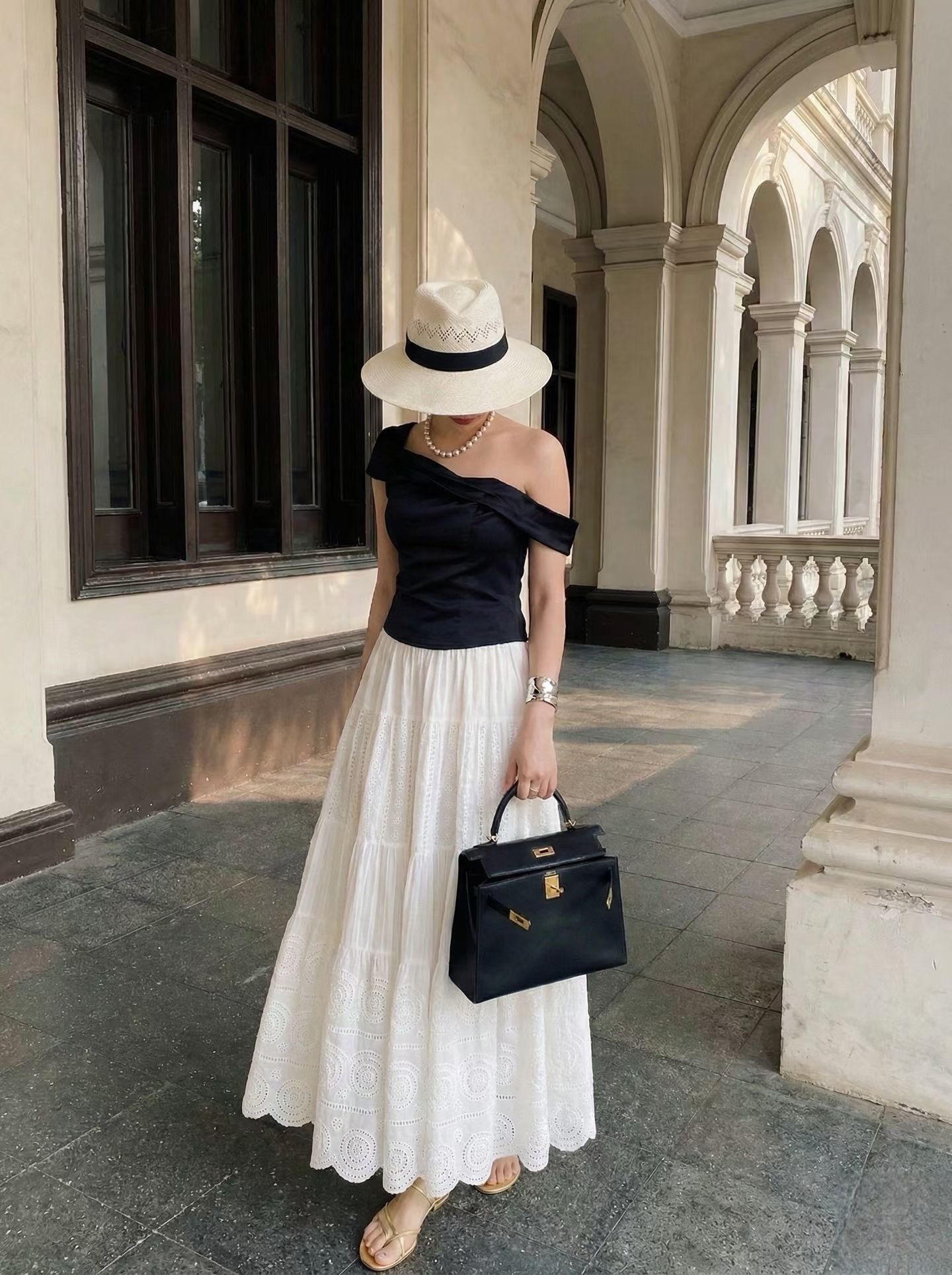 雲朵白雕花布蕾絲A字傘擺長裙-S-L (Elegant & Love)