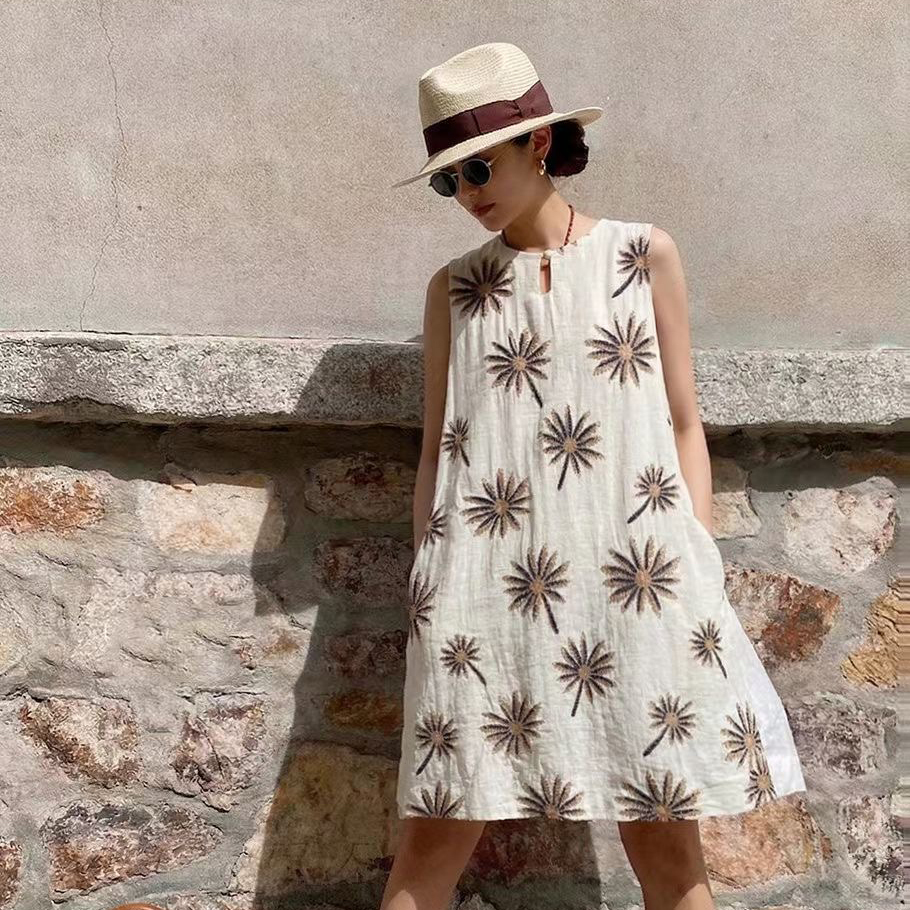 可愛配色花朵圖騰圓領A字短洋裝-S-L (Elegant & Love)