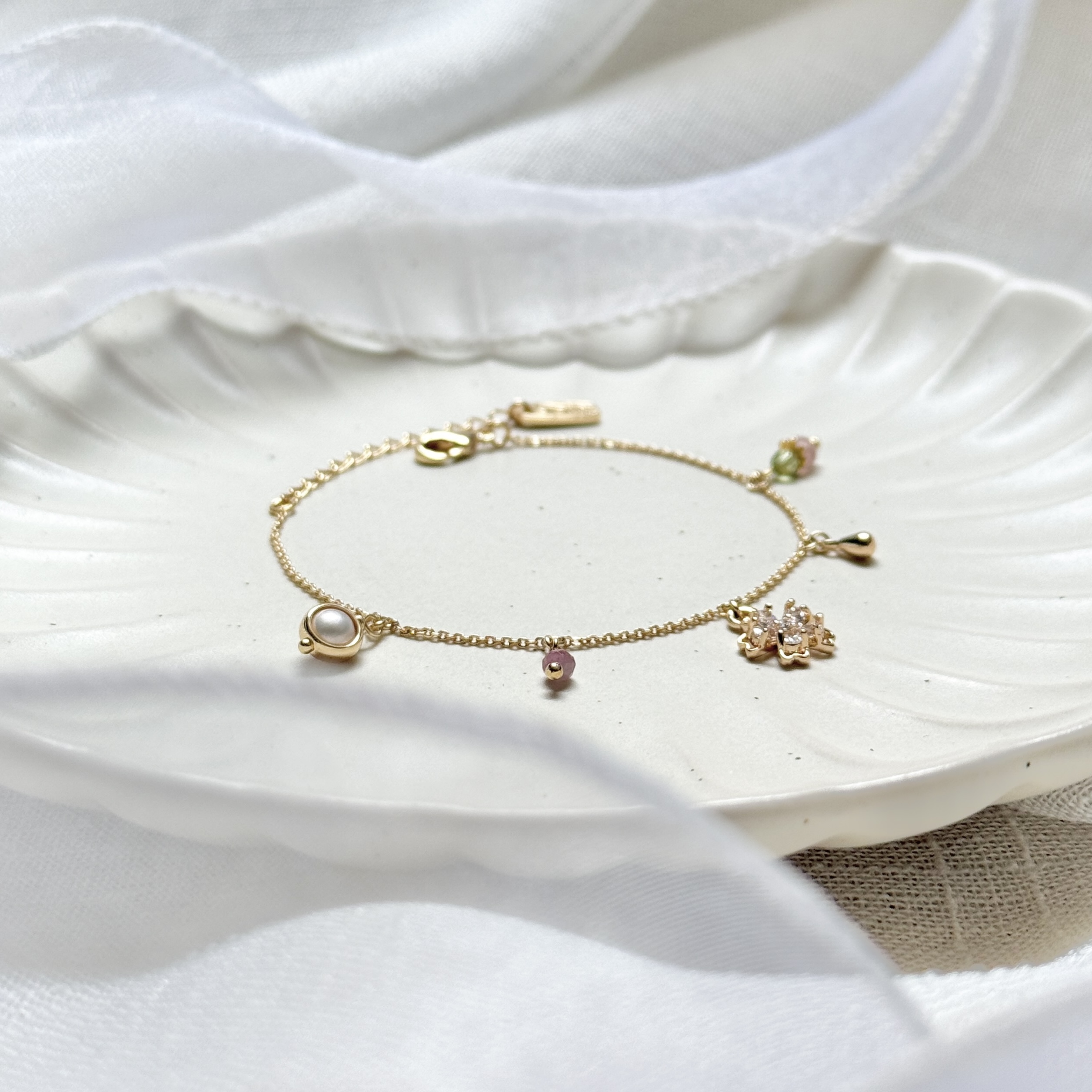 B01 / 限時彩蛋 • 追逐光影的凡人 – 珍珠草莓晶 – 手鍊