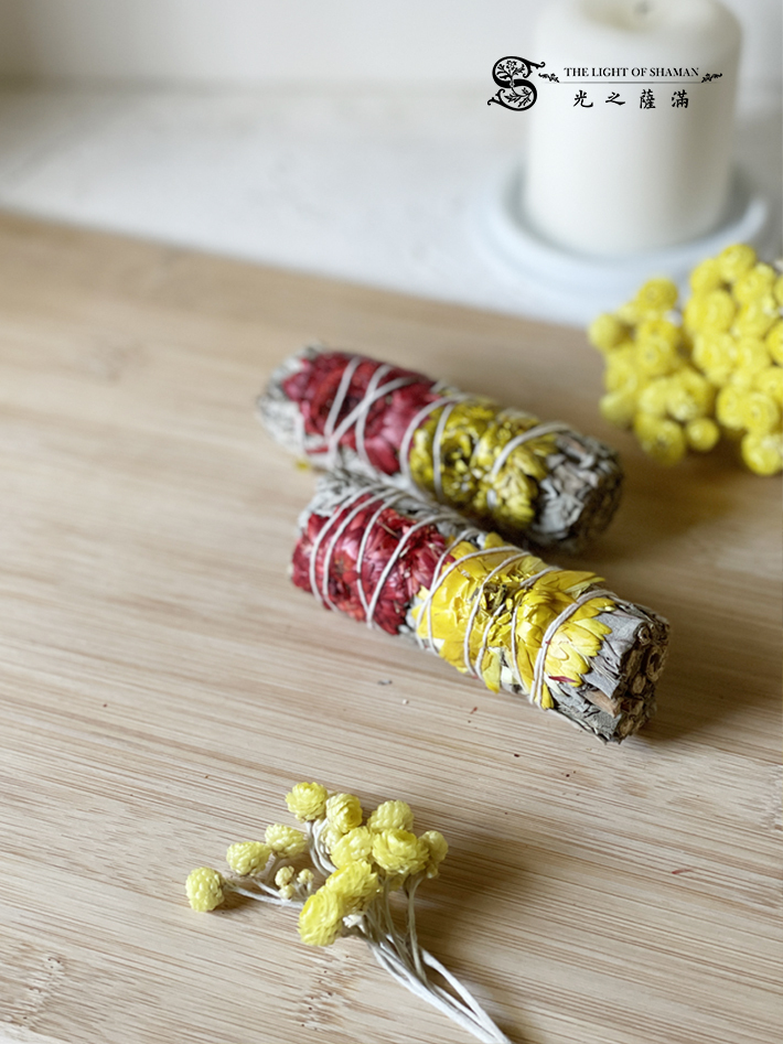 北美淨化聖品白鼠尾草與麥桿菊等乾燥花混合綑－光之薩滿