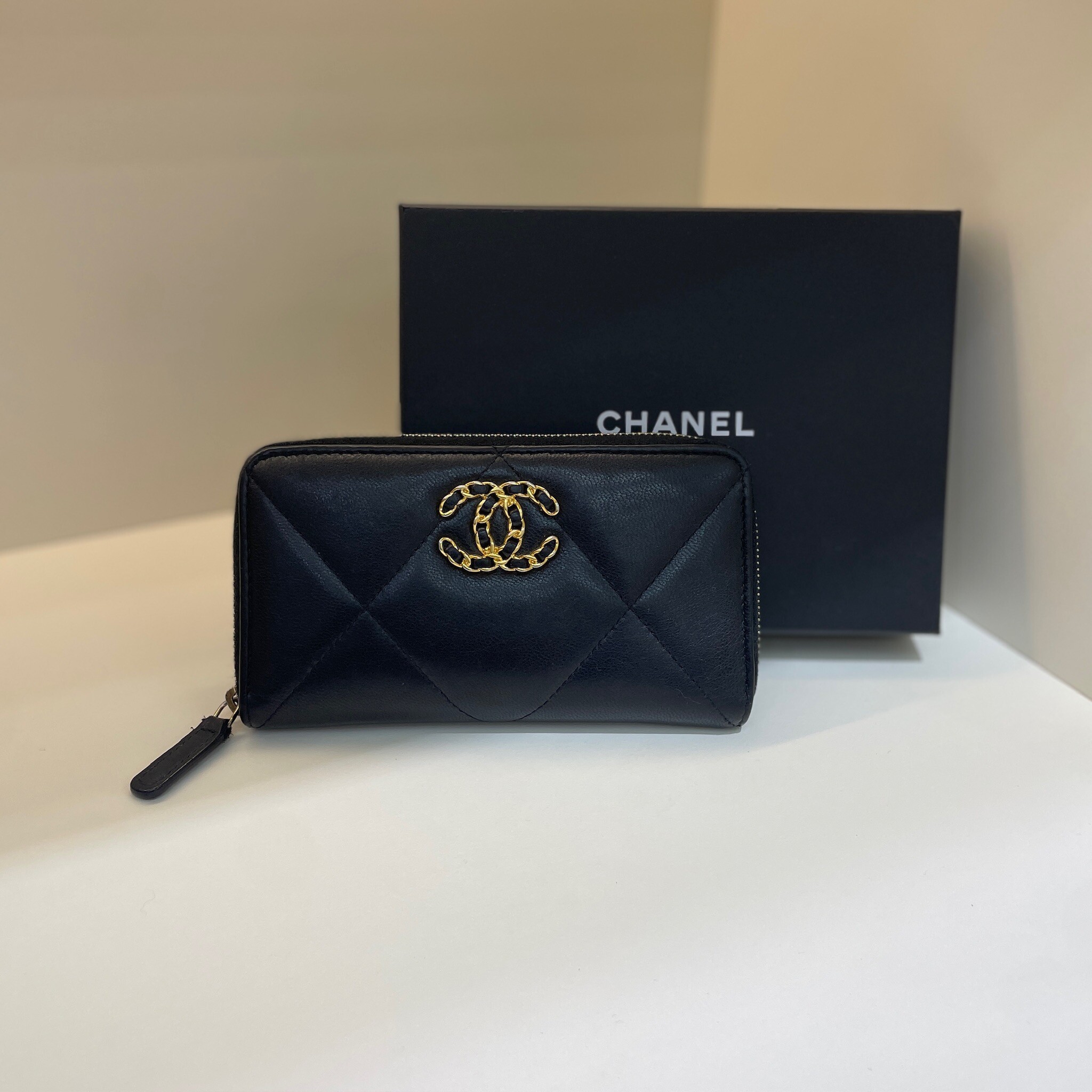 Chanel 19 Zipped wallet (black)
