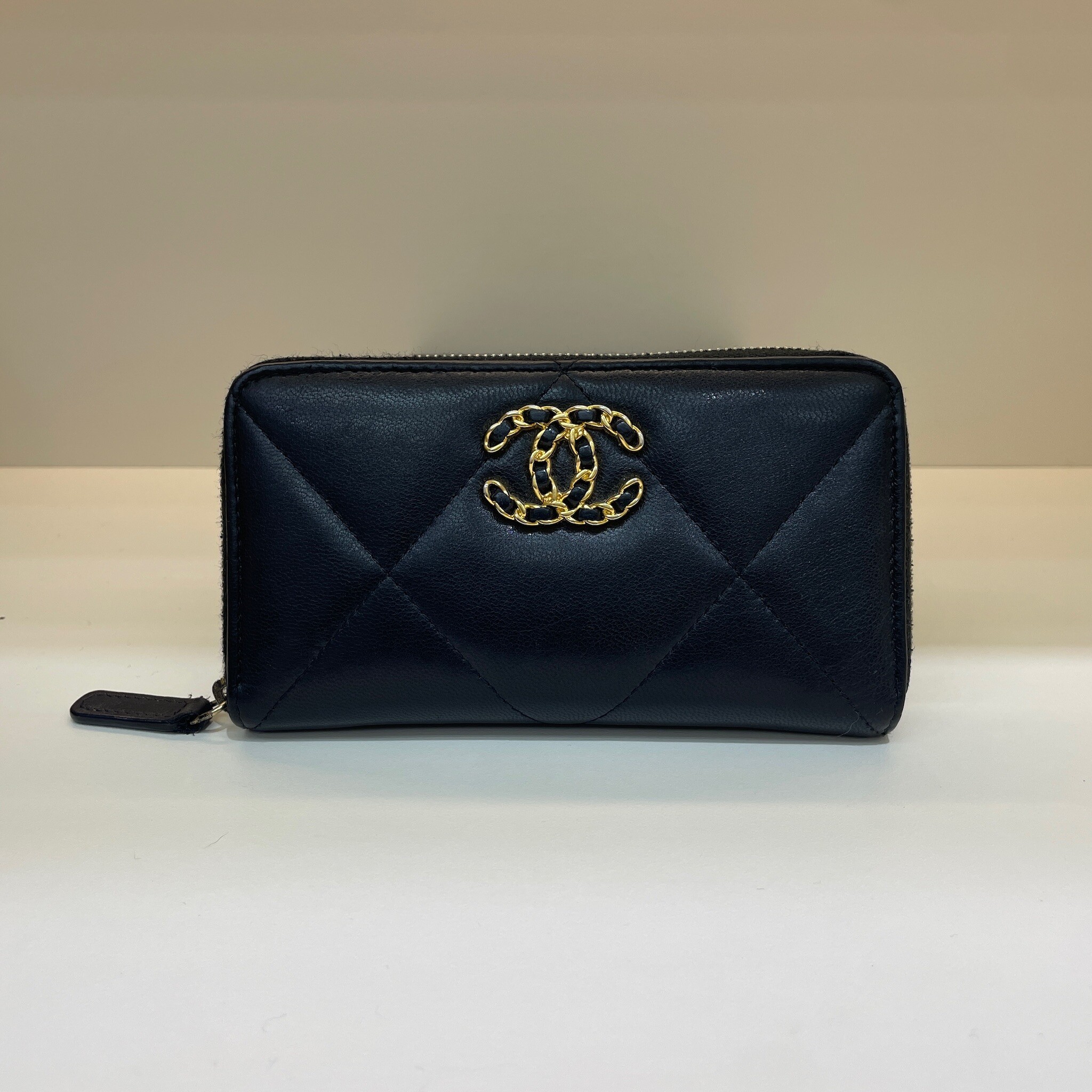 Chanel 19 Zipped wallet (black)