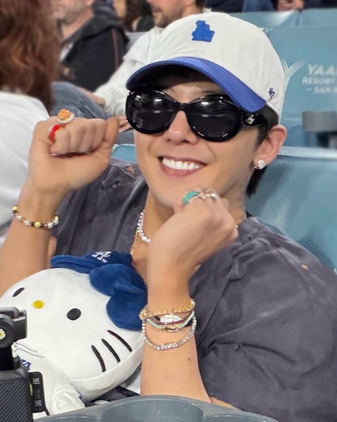 Luxury】Hello Kitty x Los Angeles Dodgers Plush Mascot