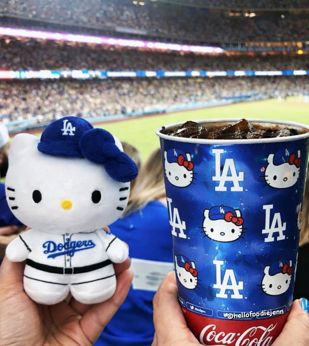Luxury】Hello Kitty x Los Angeles Dodgers Plush Mascot