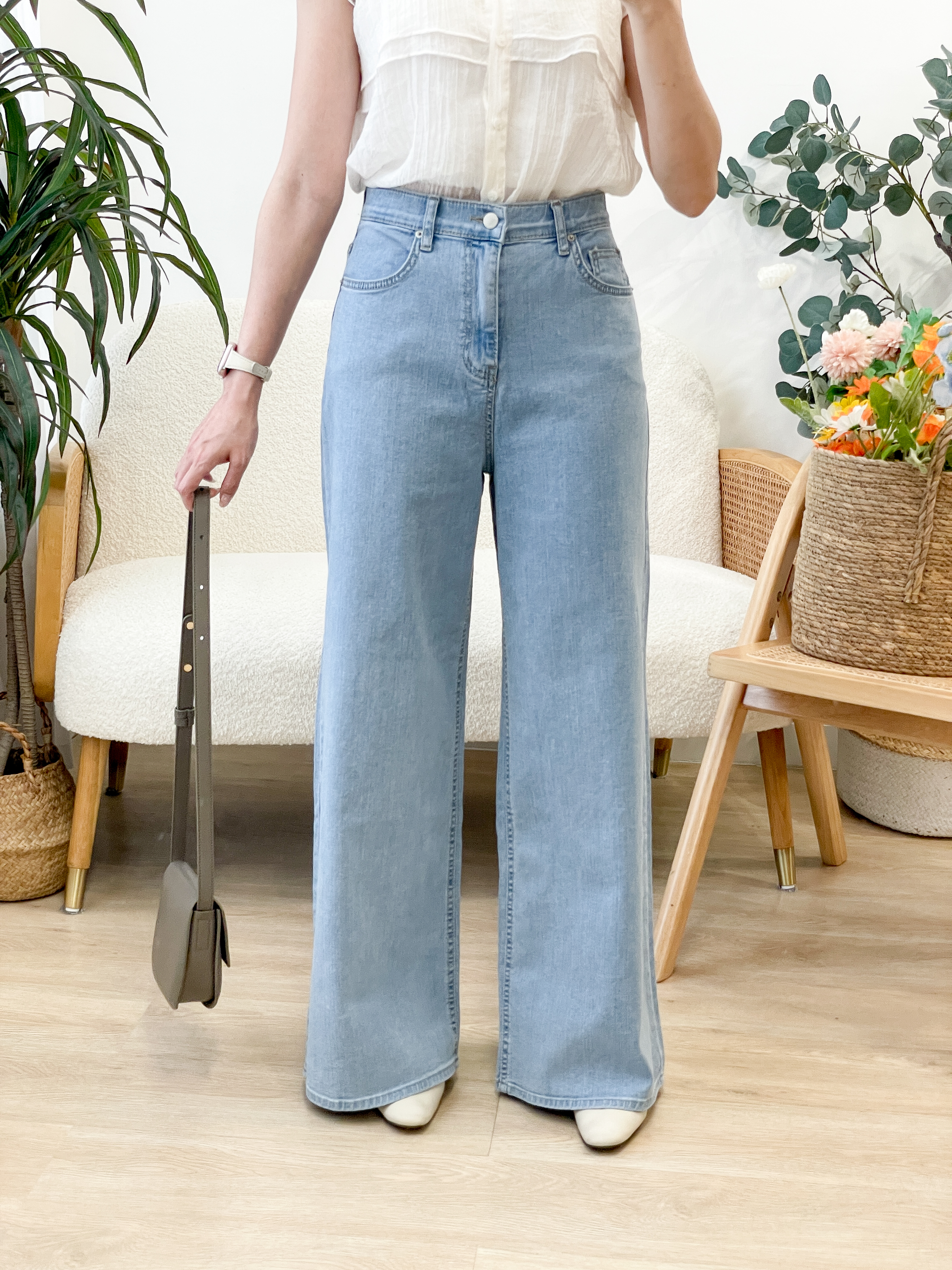 JEAN209 Essential Comfy Slim Jeans