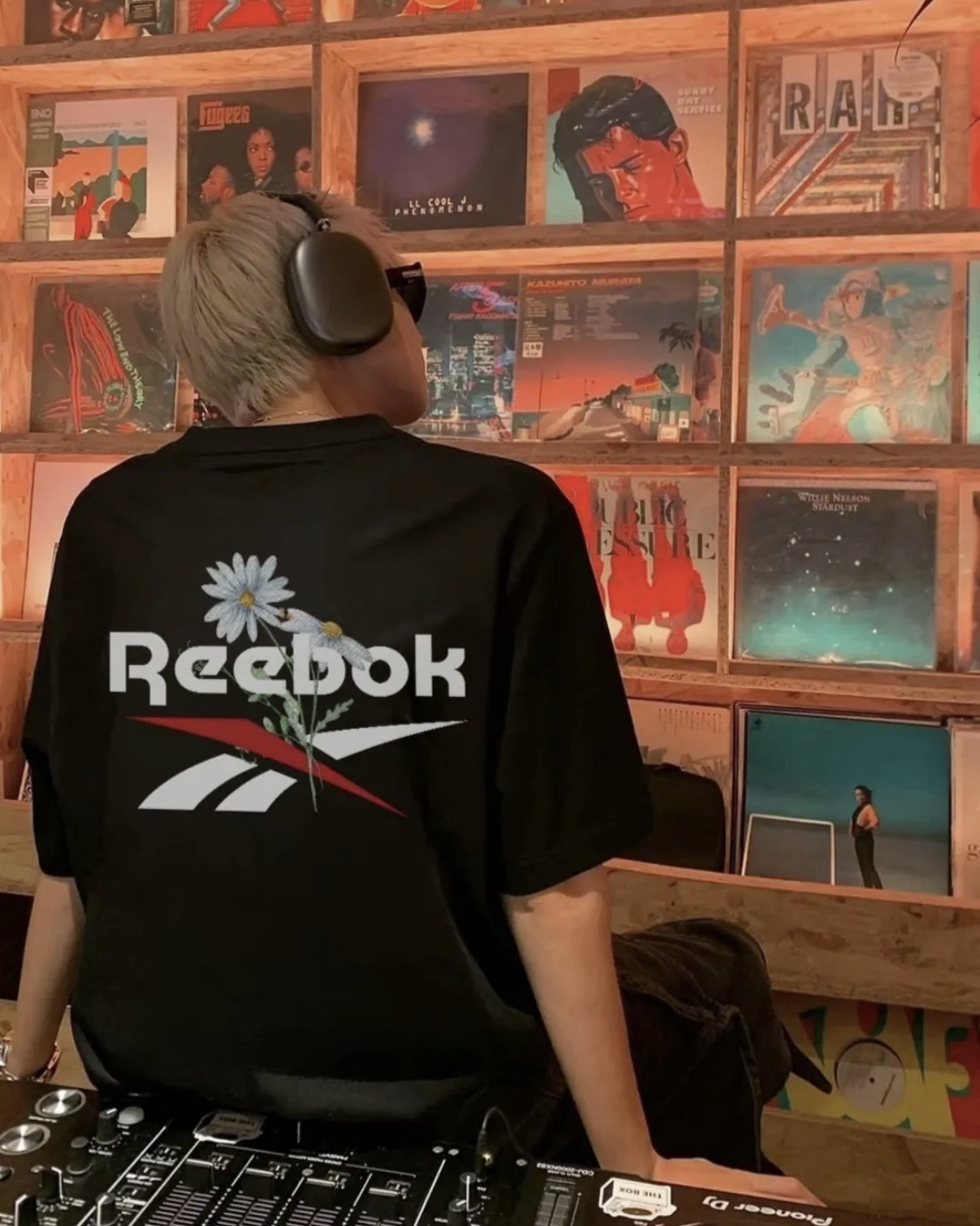 REEBOK 小雛菊LOGO 美式 短TEE 短袖 上衣 共4色