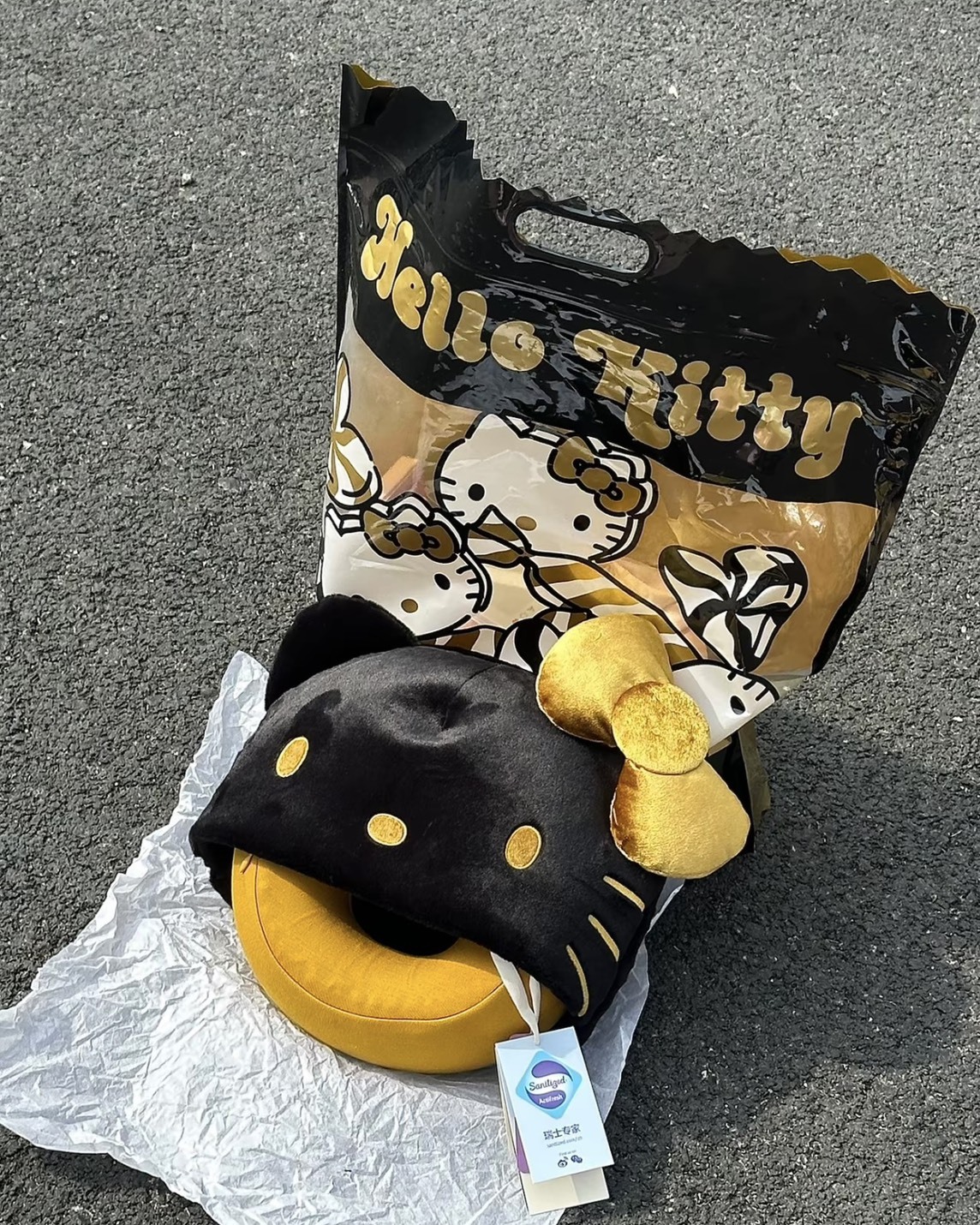野獸派 X HELLO KITTY 正版授權 聯名款 連帽U型枕 經典黑金