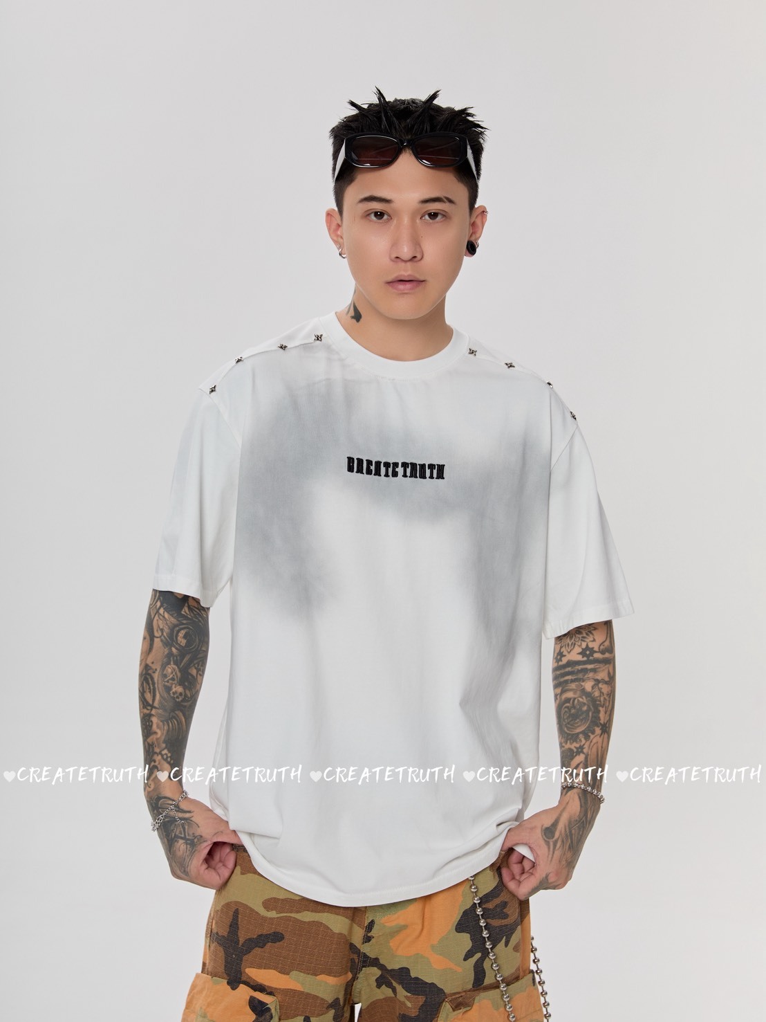 (GOAL) 水洗暈染鉚釘設計短T 2026