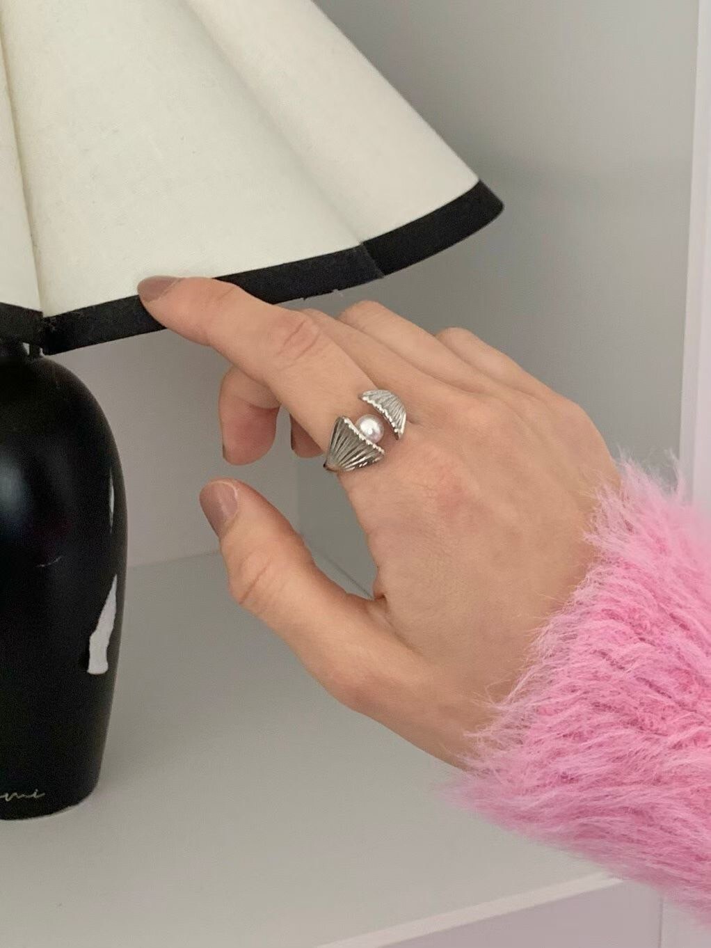 貝殼抱珍珠造型環繞戒指