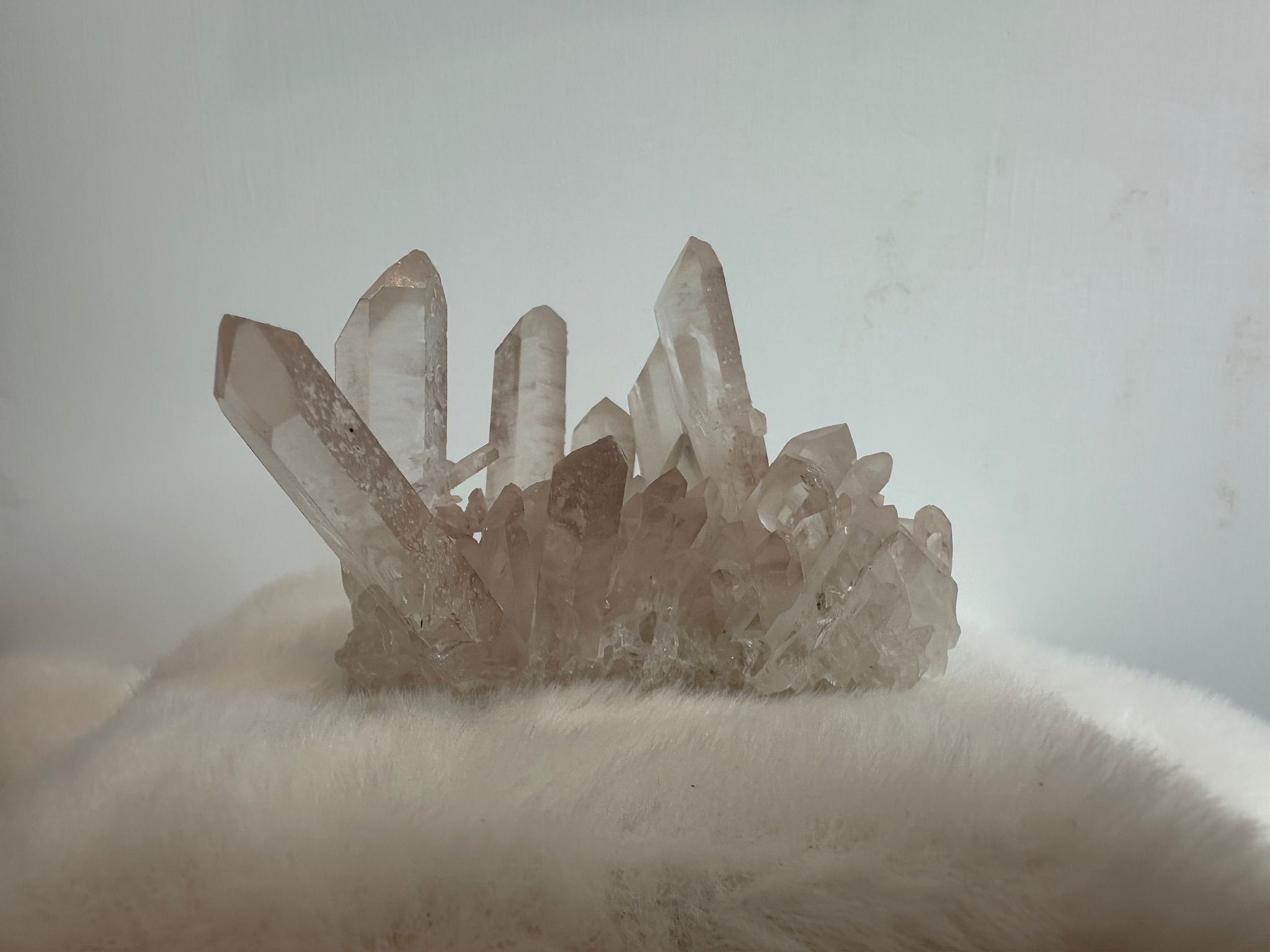 HKAG0417-010 馬達加斯加 粉皮白晶簇  (磨沙面) (A10)