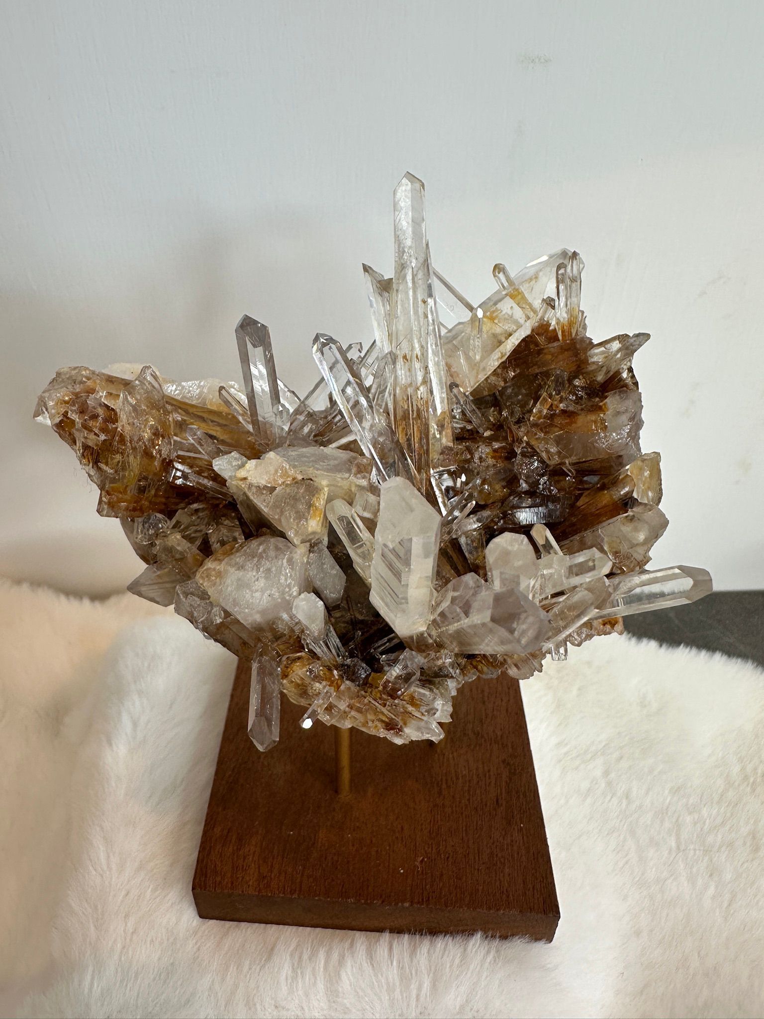 HKAG0417-004 珍藏級 哥倫比亞 利姆利亞水晶簇 高頻水晶 (帶黃泥) (A4)