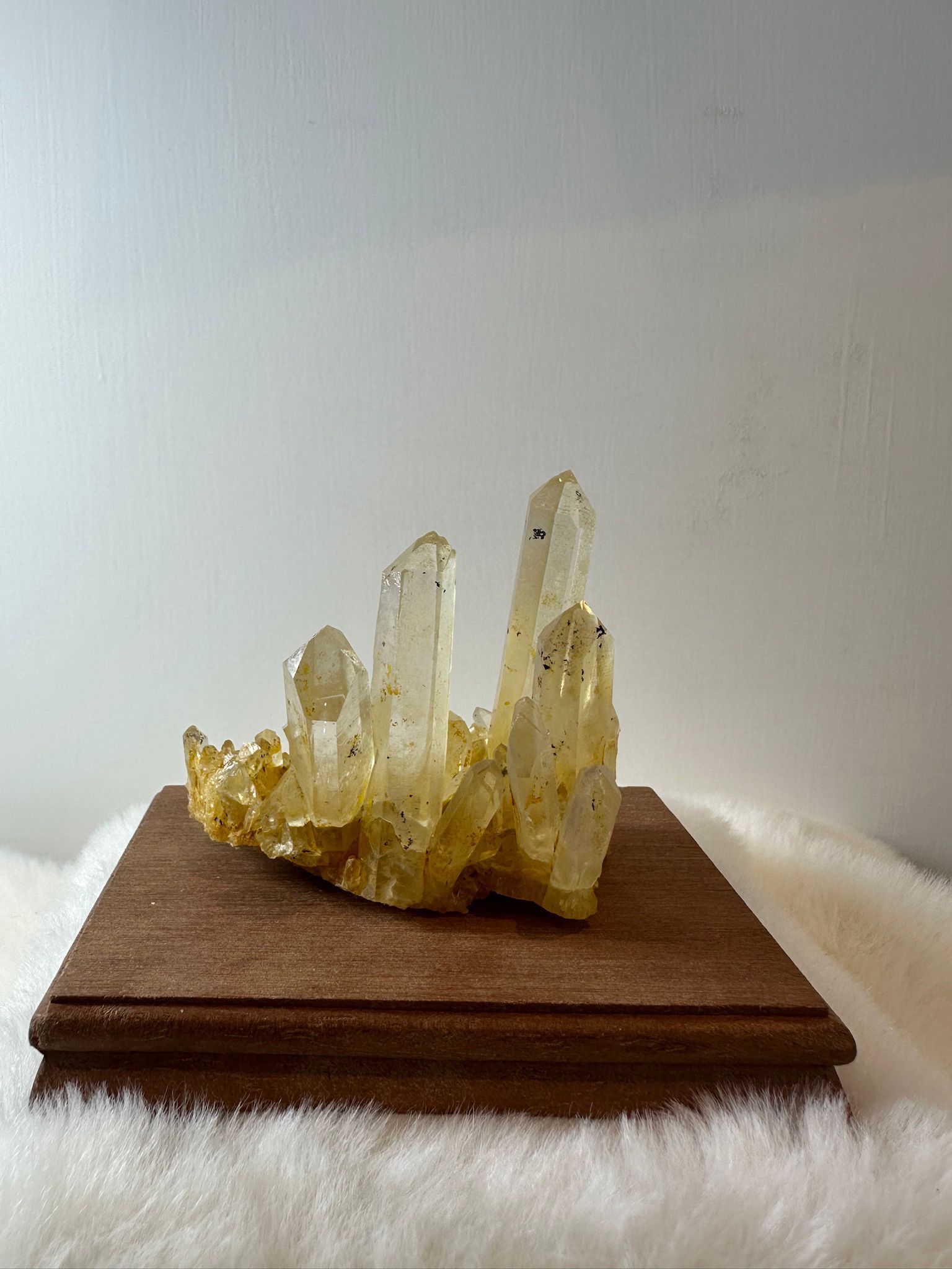 HKAG0417-006 馬達加斯加 黃皮白晶簇 (A6)