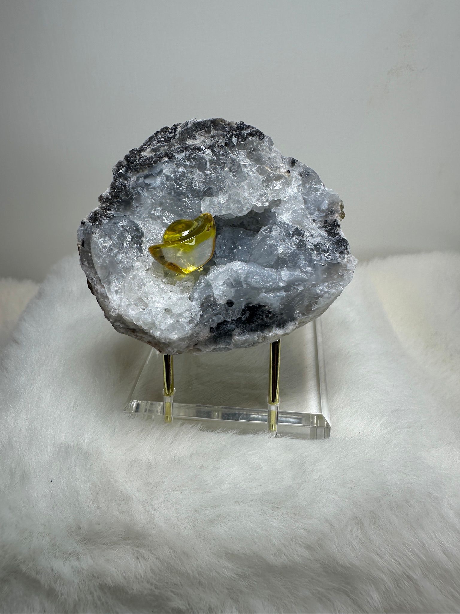 HKAG0417-022 墨西哥晶洞 (白水晶邊) 送黃色琉璃金元寶1個 (A22)