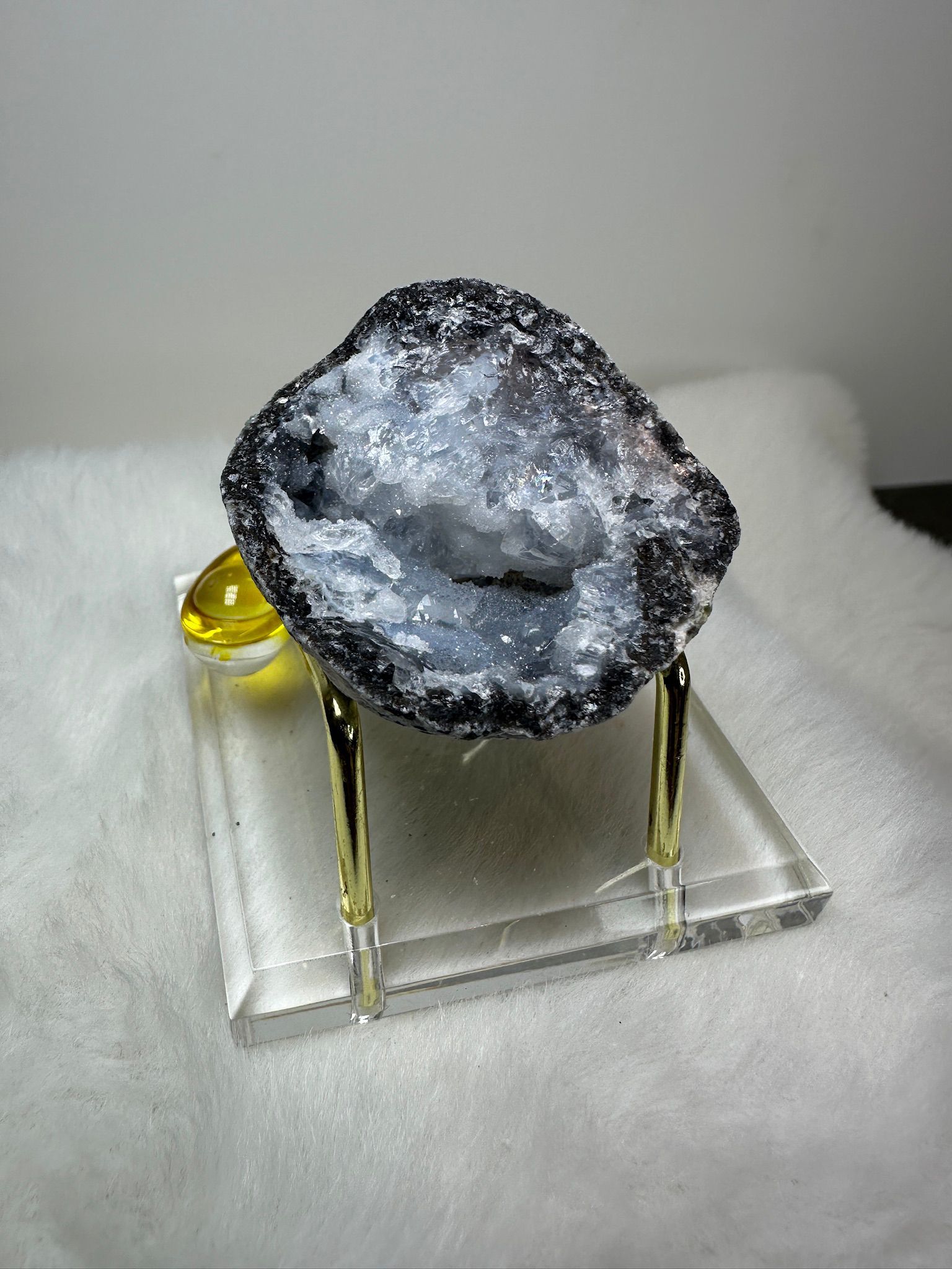 HKAG0417-026 墨西哥晶洞 (薄皮細牙) 送黃色琉璃金元寶1個 (A26)