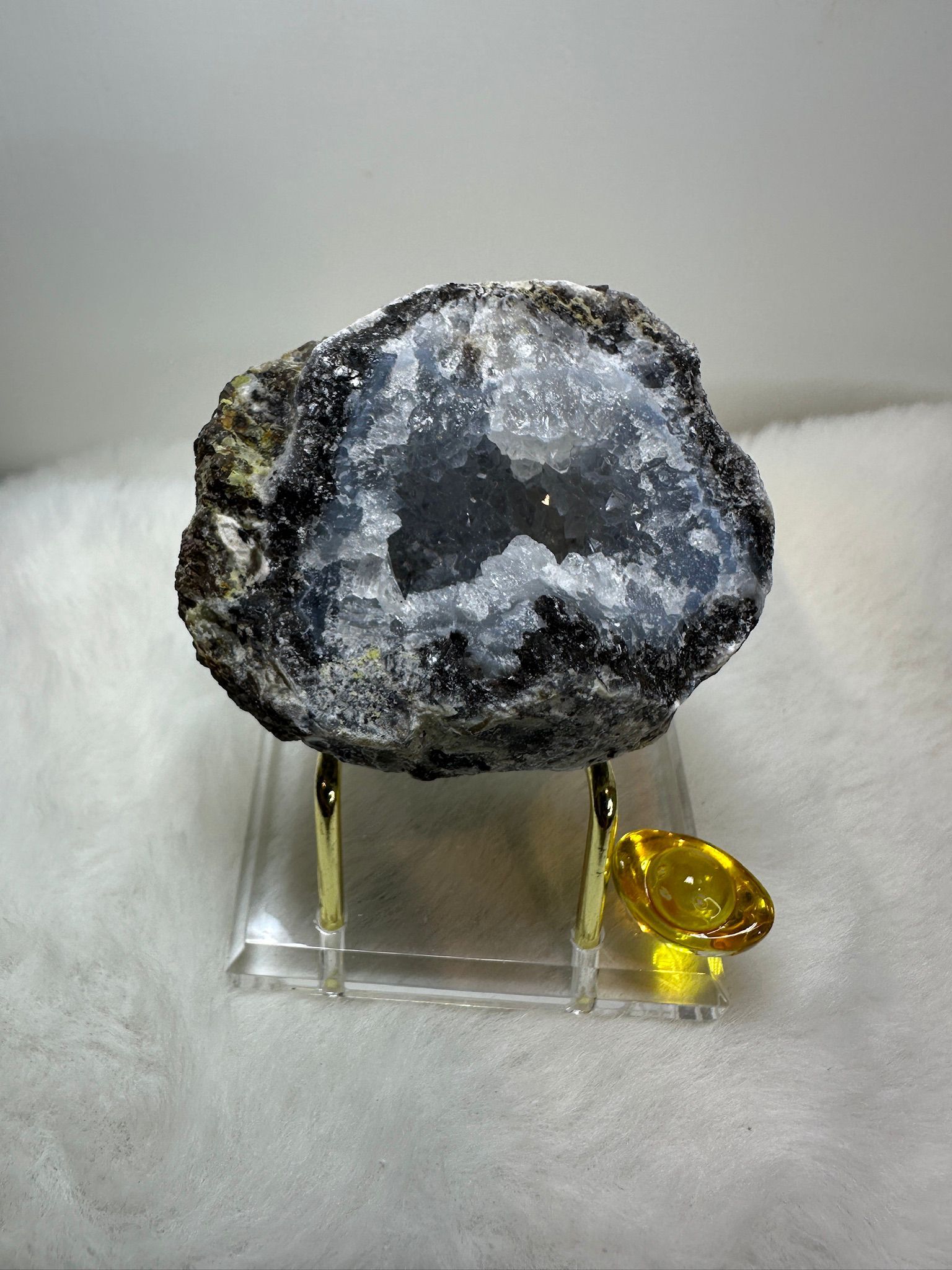 HKAG0417-028 墨西哥晶洞 (水晶邊細牙) 送黃色琉璃金元寶1個 (A28)