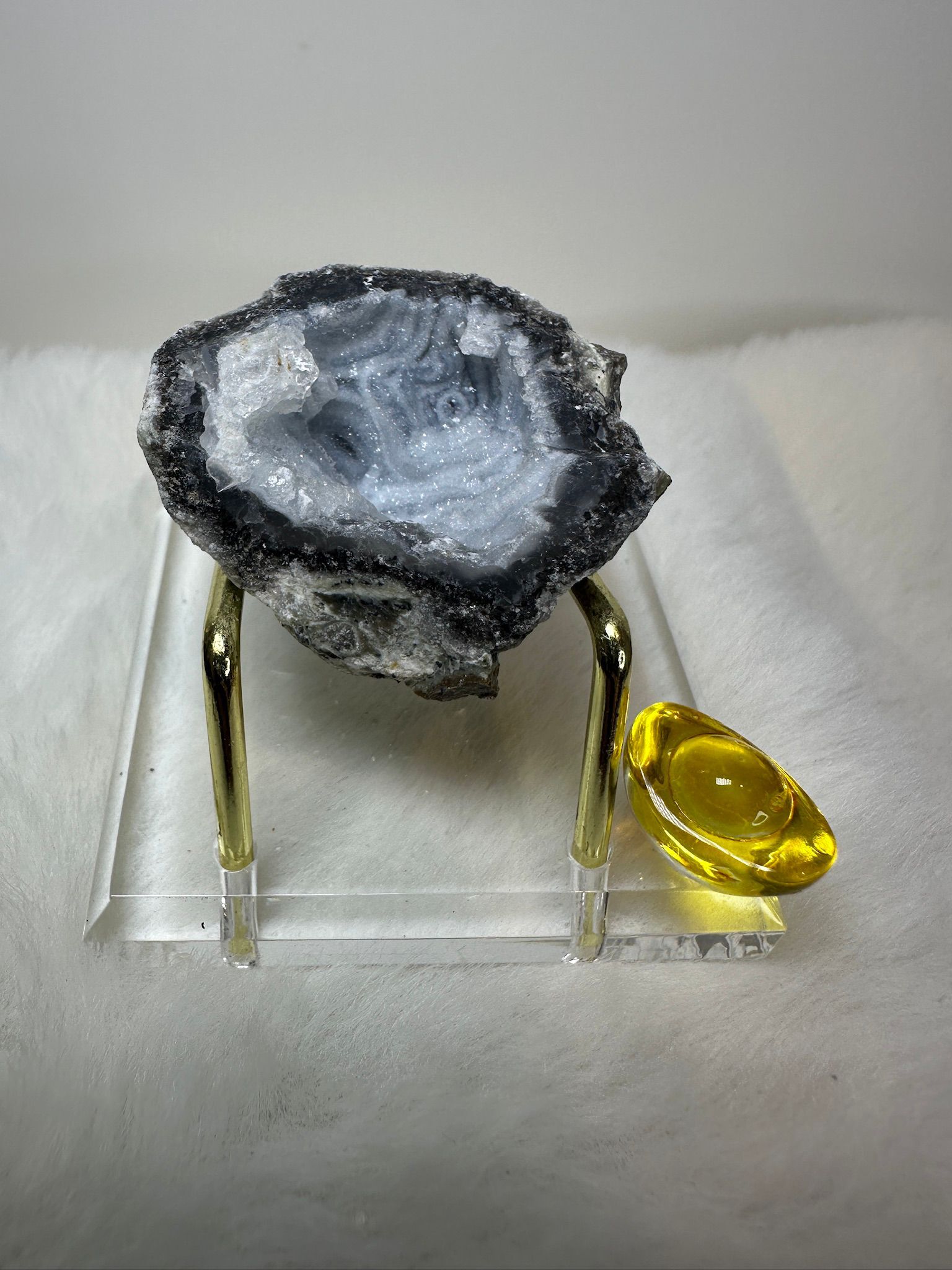 HKAG0417-030 墨西哥晶洞 (細砂糖) 送黃色琉璃金元寶1個 (A30)