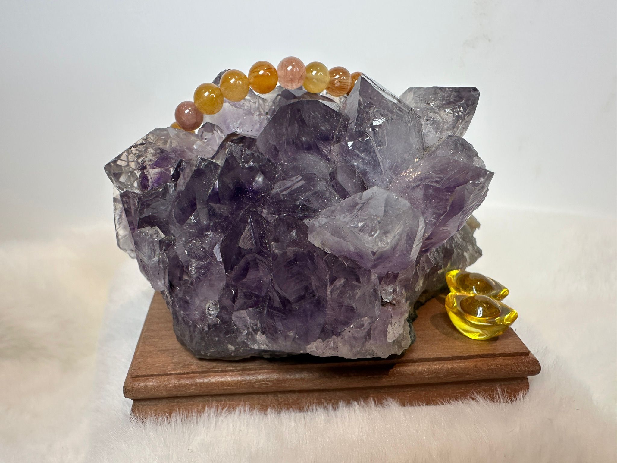 HKAG0417-042 巴西紫水晶擺件 (大晶牙, 晶中晶) 送黃色琉璃金元寶2個 可掛手串 (不包括圖中手串) (A42)