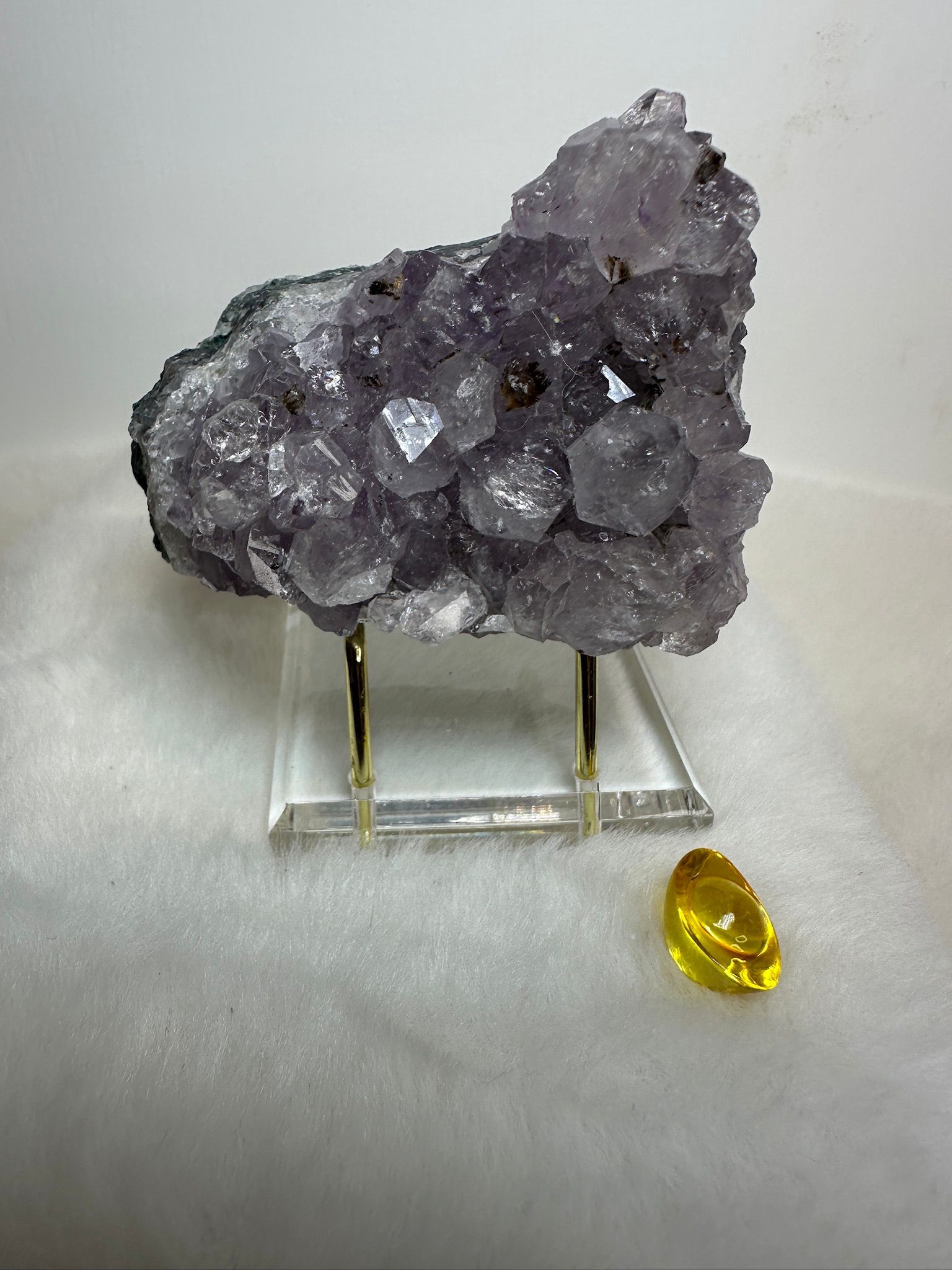 HKAG0417-043 巴西紫水晶擺件 (小) (淺紫 帶金豆) 送黃色琉璃金元寶1個 (A43)