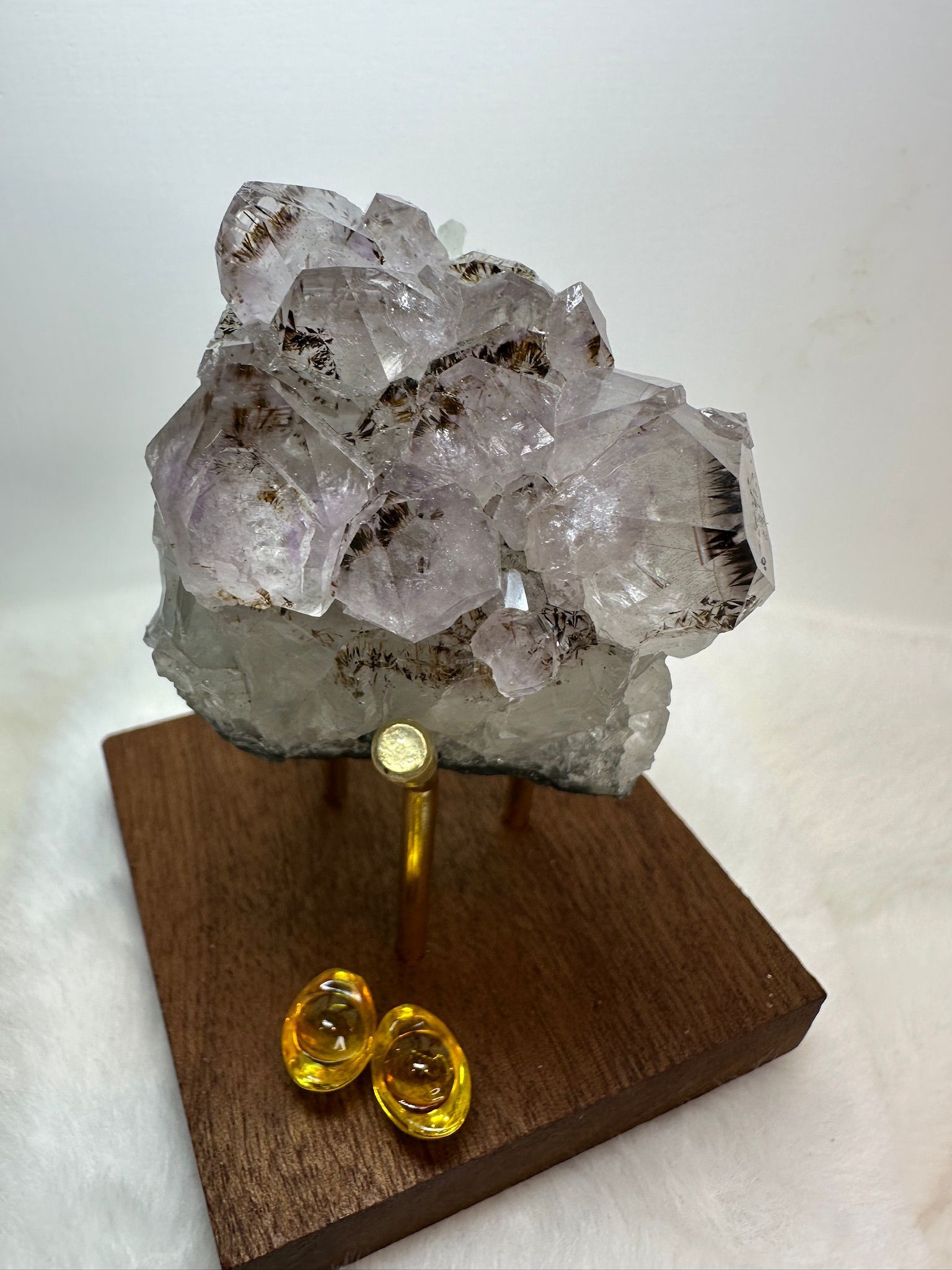 HKAG0417-048 巴西紫水晶小晶花晶簇 (金鈦 黑鈦) 送黃色琉璃金元寶2個 (A48)