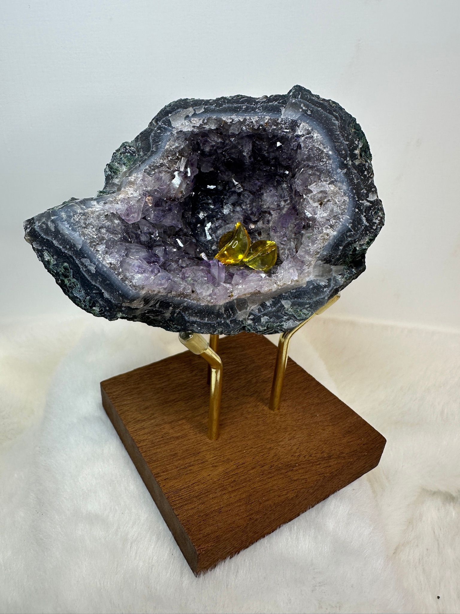 HKAG0417-047 巴西紫水晶洞 (小晶牙) 送黃色琉璃金元寶2個 (A47)