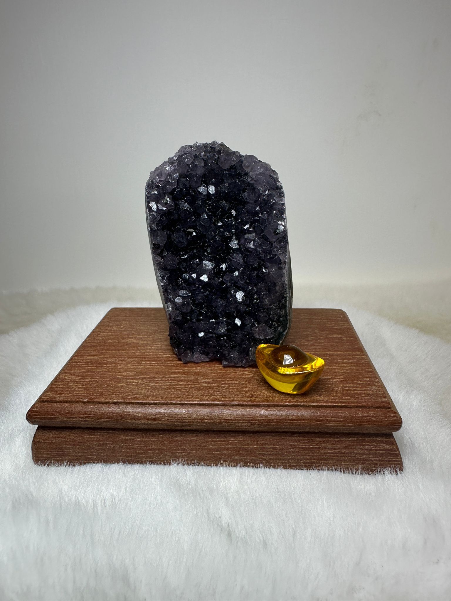 HKAG0417-061 巴西迷你紫晶鎮 送黃色琉璃金元寶1個+底座 (A61)