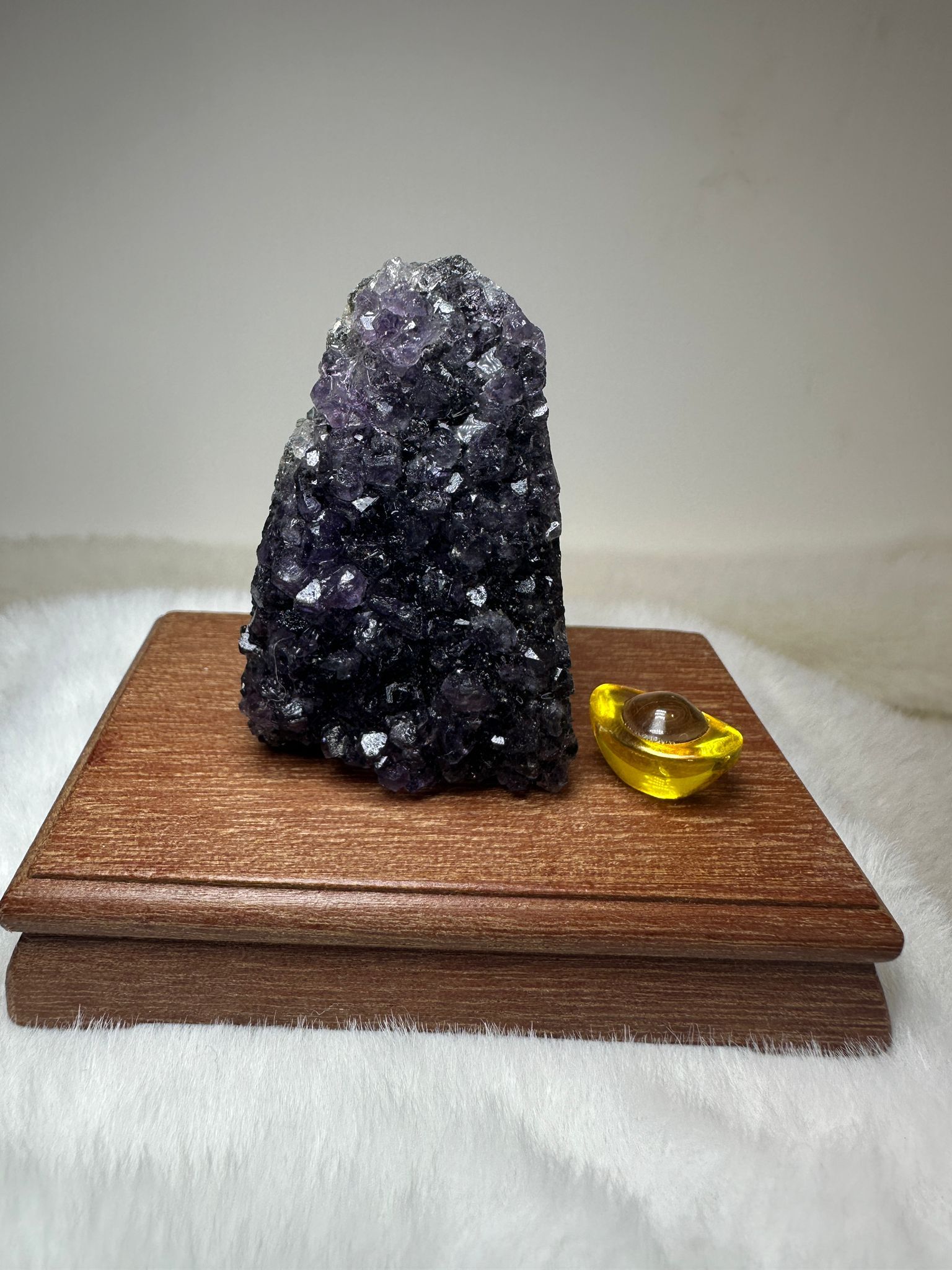 HKAG0417-068 巴西迷你紫晶鎮 (深紫) 送黃色琉璃金元寶1個+底座 (A68)