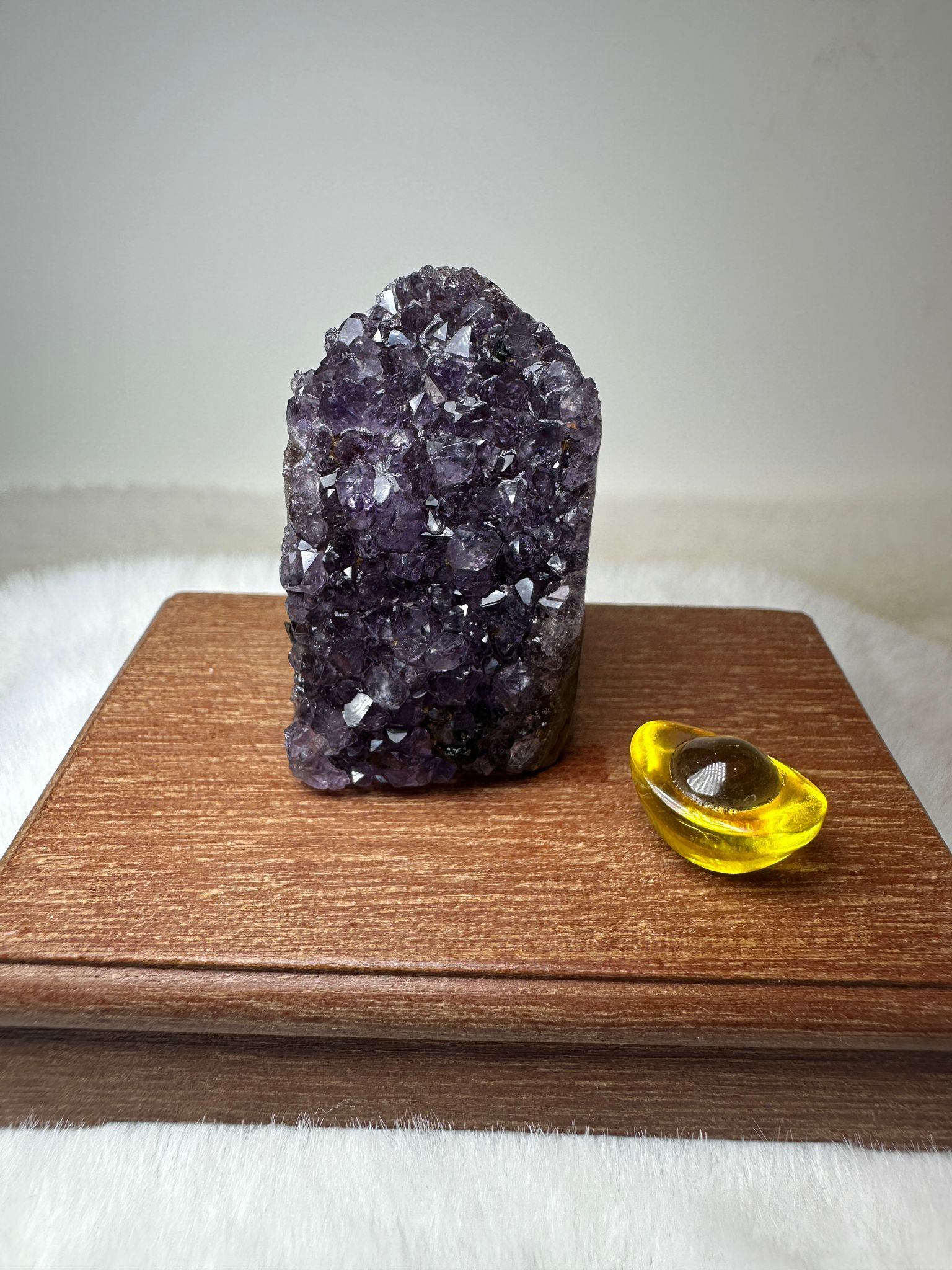 HKAG0417-071 巴西迷你彩晶鎮 (小量金鈦晶) 送黃色琉璃金元寶1個+底座 (A71)