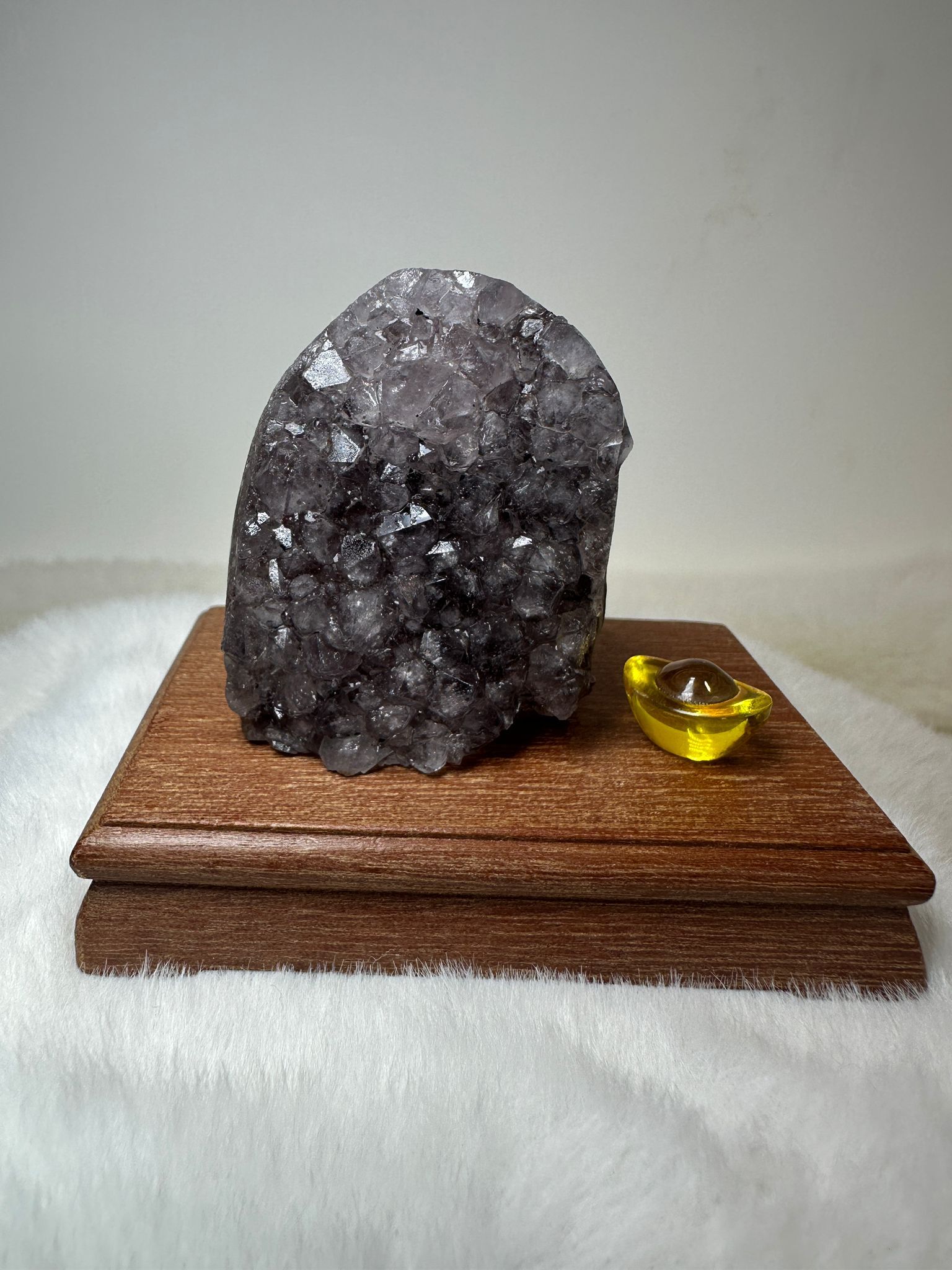 HKAG0417-069 巴西迷你紫晶鎮 送黃色琉璃金元寶1個+底座 (A69)