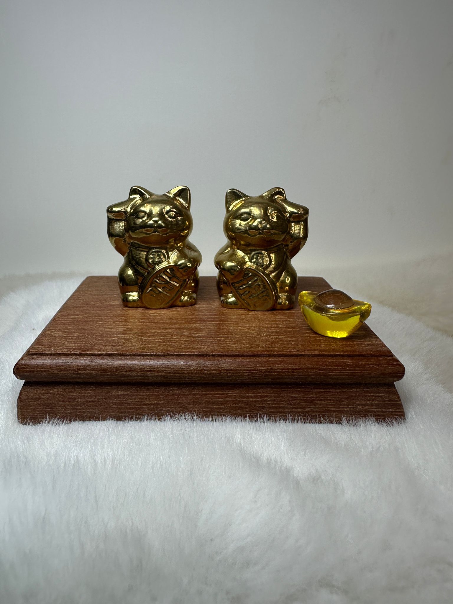 HKAG0417-074 黃銅礦招財貓一對 (2隻) 送黃色琉璃金元寶1個+底座 (A74)