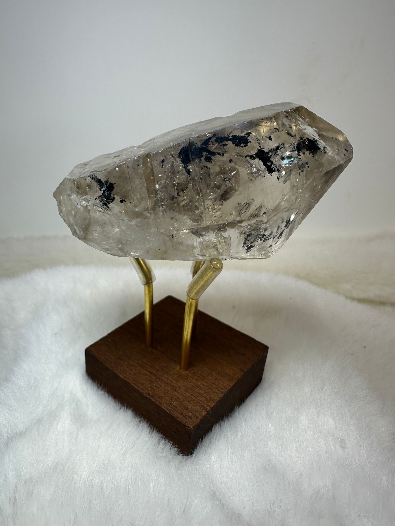 HKAG0417-076 茶晶閃靈鑽 105g (四川閃靈) 連底座 內含物 炭瀝青 帶天然彩虹 (A76)