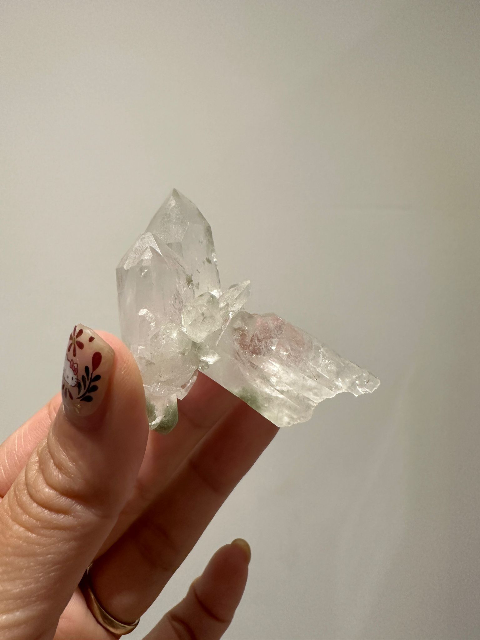 HKAG0417-087 巴基斯坦 透亮白晶簇 帶小量綠幽靈 送黃色琉璃金元寶1個 (A87)