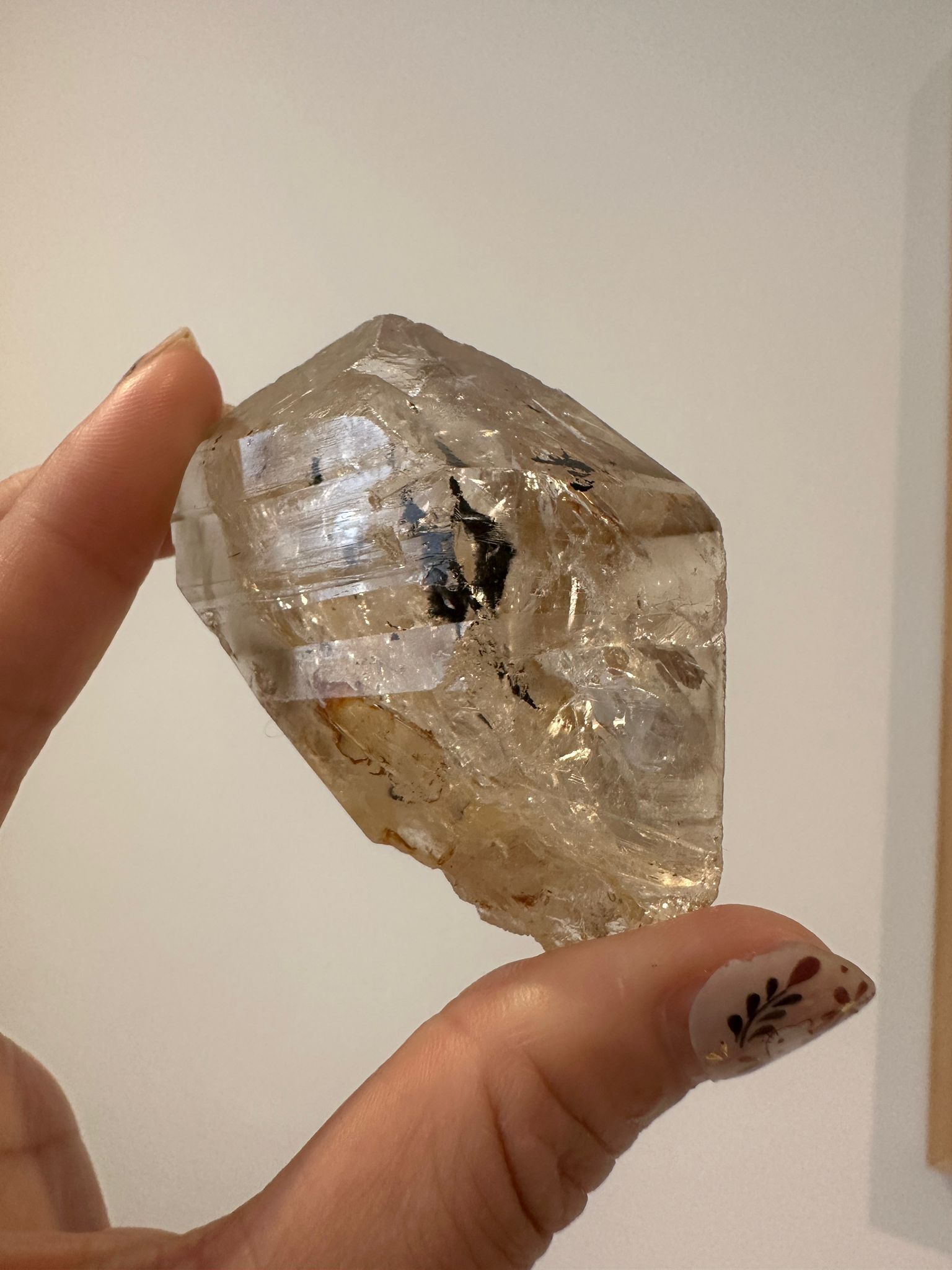 HKAG0417-081 茶晶閃靈鑽 75g (四川閃靈) 連底座 內含小量炭瀝青 帶彩虹 (A81)