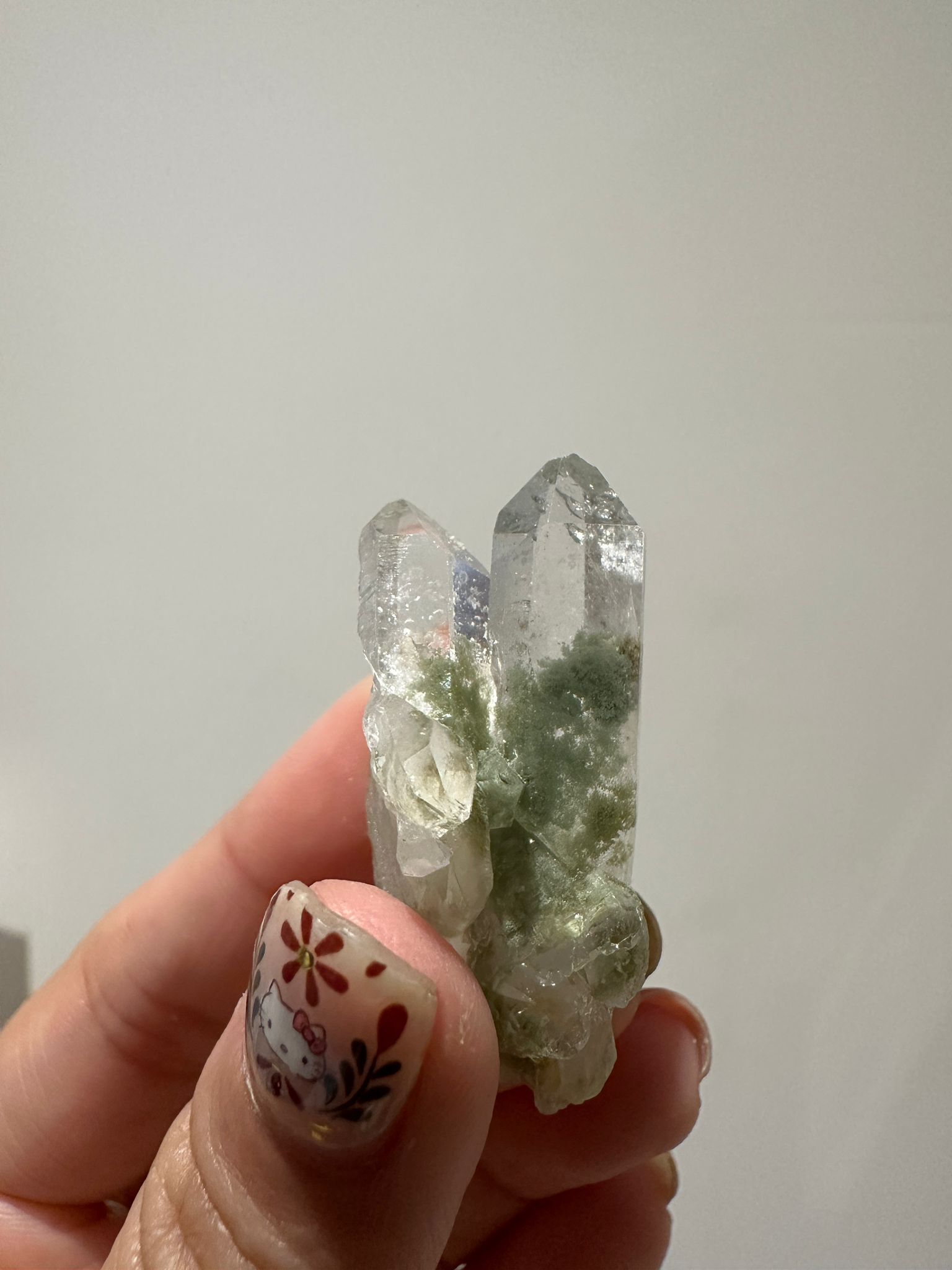 HKAG0417-089 巴基斯坦 透亮雙生白晶簇 帶綠幽靈 送黃色琉璃金元寶1個 (A89)