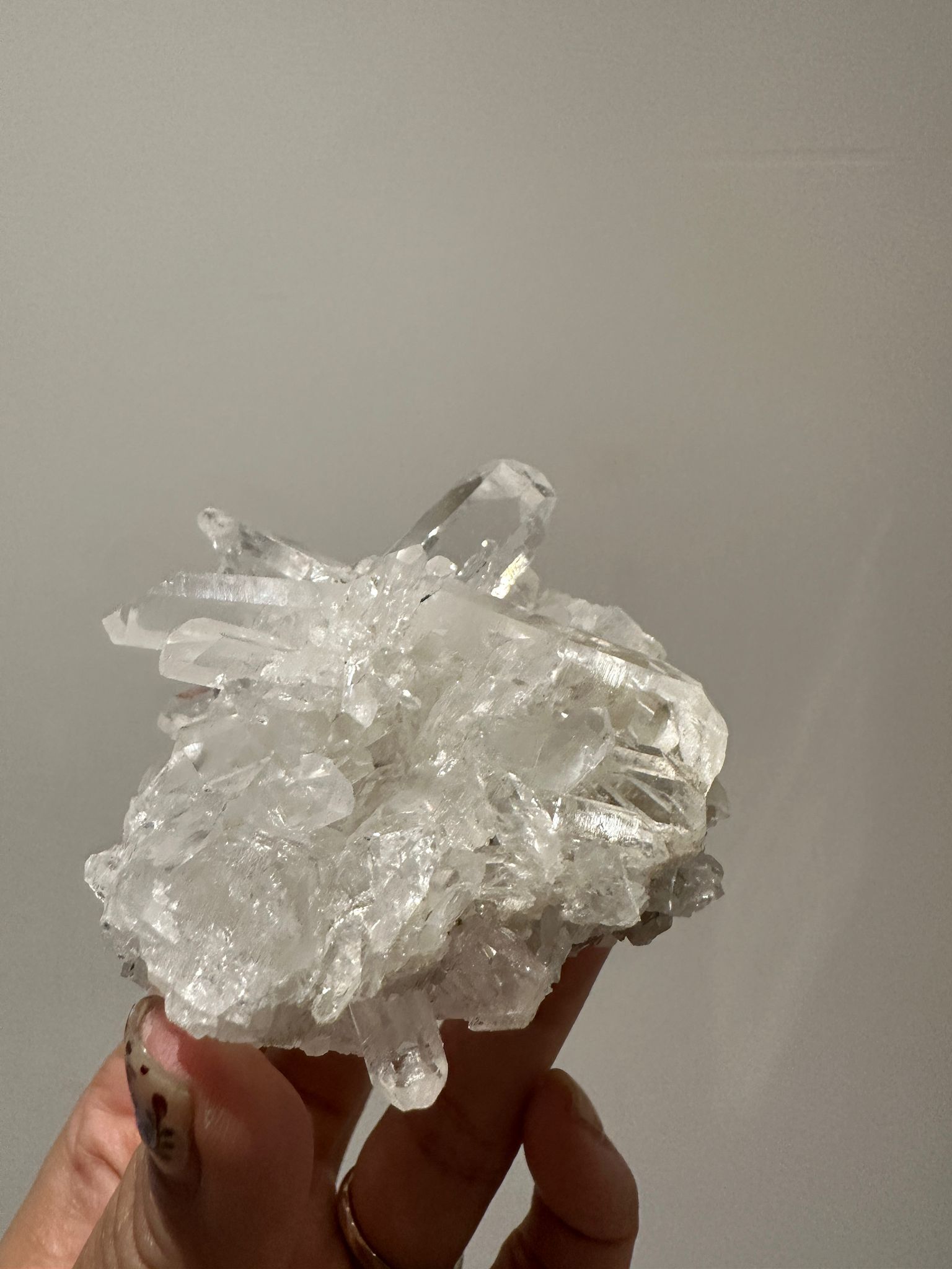 HKAG0417-091 巴基斯坦 閃亮白晶簇 帶彩 送黃色琉璃金元寶1個 (A91)