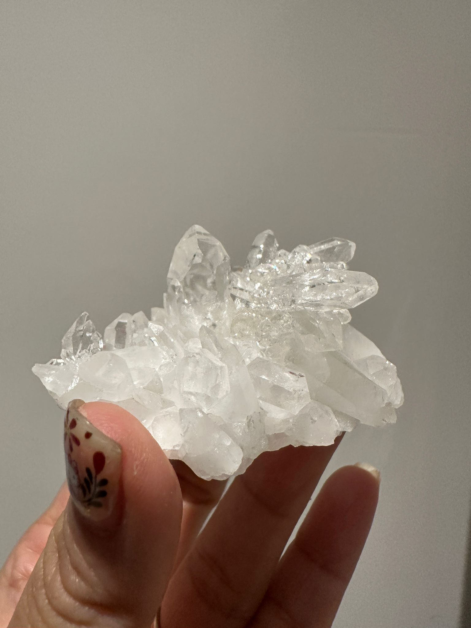 HKAG0417-101 巴基斯坦 透亮白晶簇 (帶彩, 水晶底) 送黃色琉璃金元寶1個 (A101)