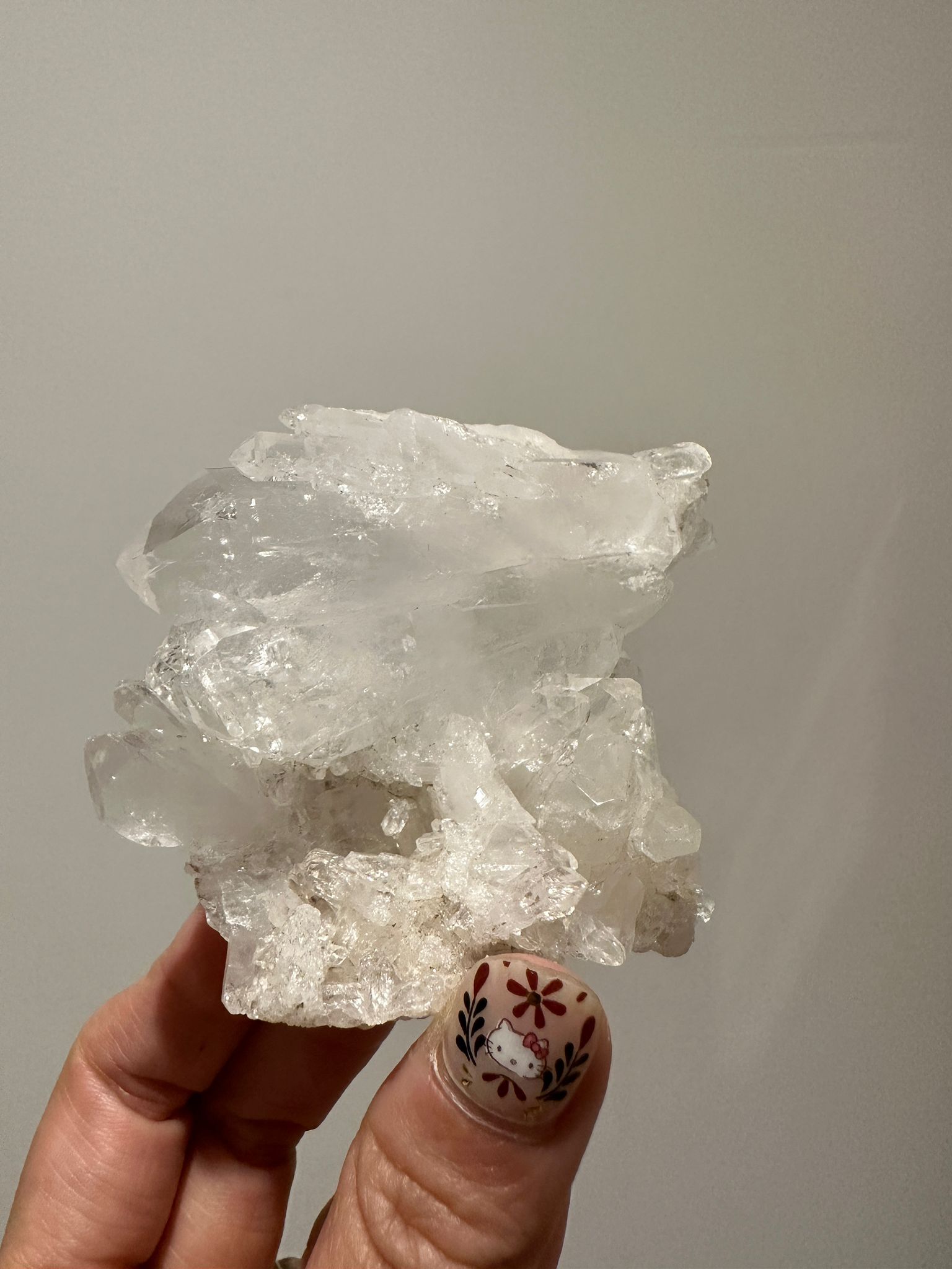 HKAG0417-105 巴基斯坦 閃亮奶白晶簇 (帶彩, 砂糖) 送黃色琉璃金元寶1個 (A105)