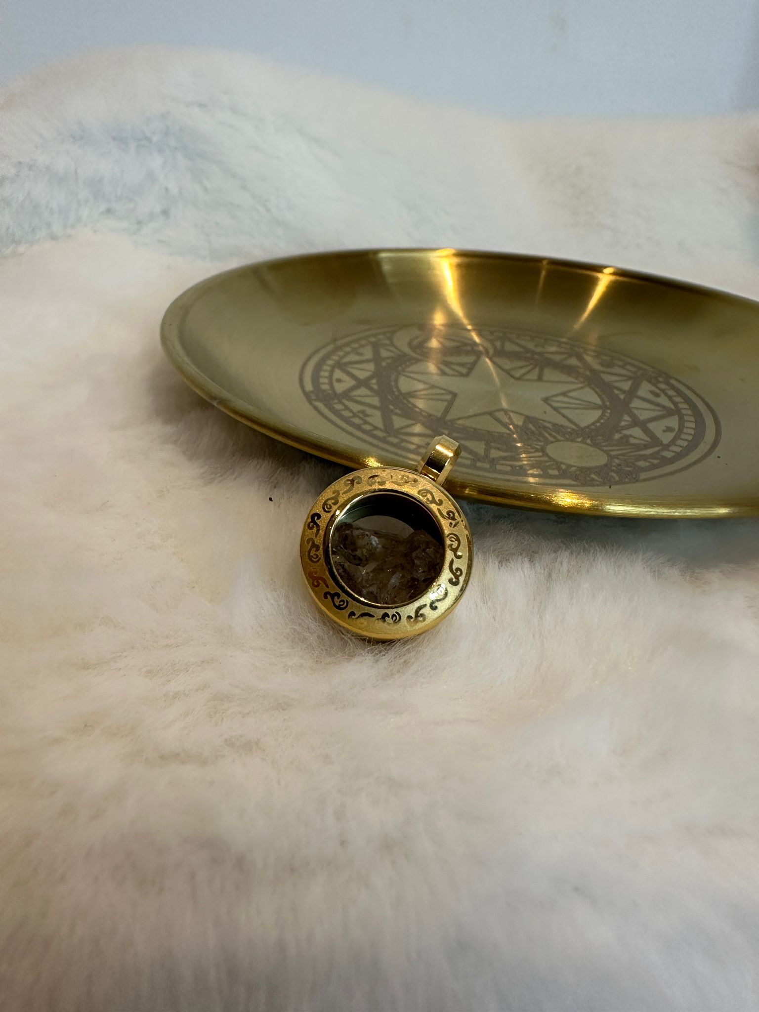 HKAG0417-111 巴基斯坦帶黃油閃靈鑽可調節吊咀  (油膽) (金色) 直徑16.7mm 厚度11mm (A111)