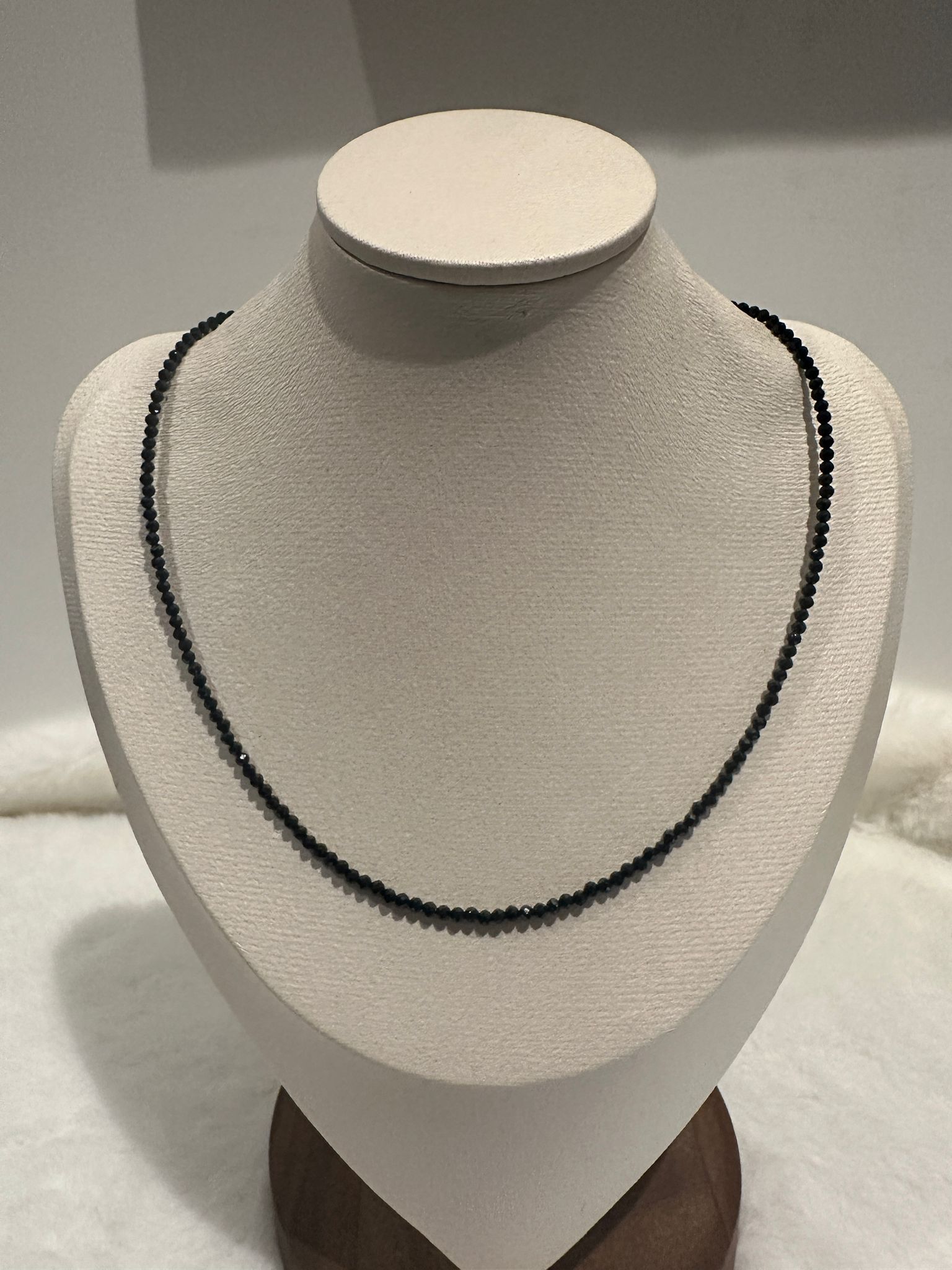 HKAG0417-118 黑尖晶 小米珠銀鑽切頸鏈 2.4MM 45CM長 (A118)