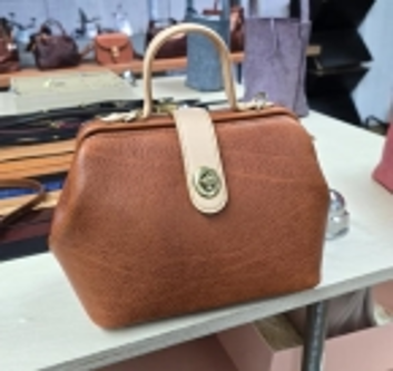 0417g22-GZday4-皮革-子種手工 醫生包中號摔紋植鞣牛皮23cm(A22)