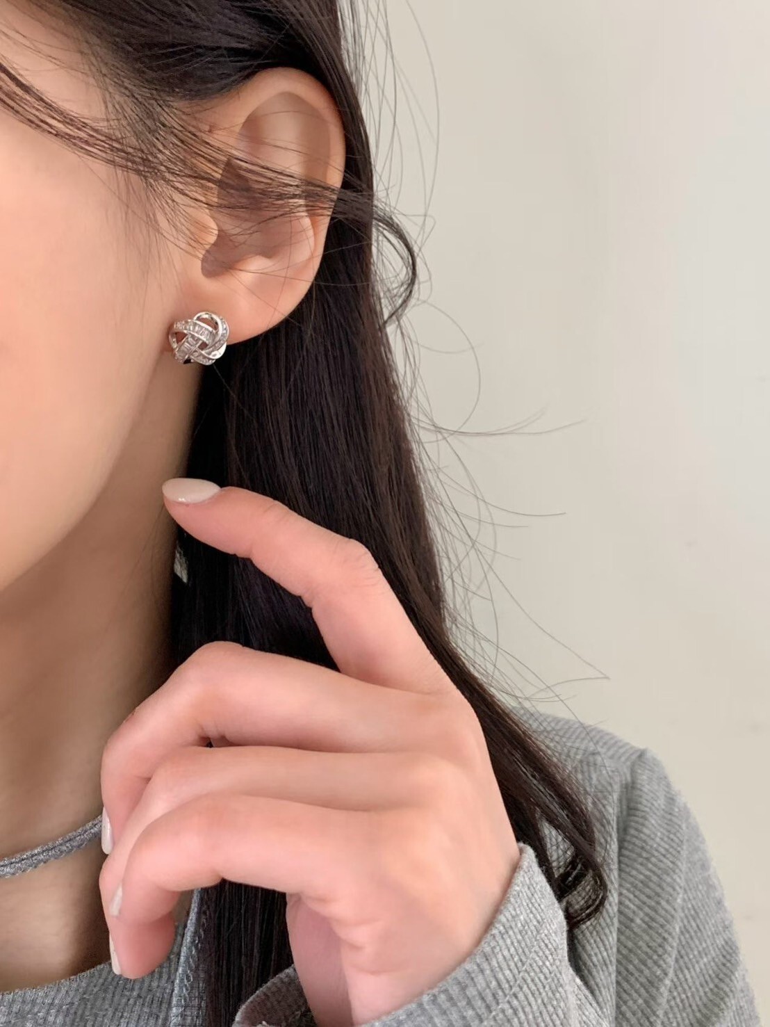 質感銀名品風環繞感滿鑽耳環