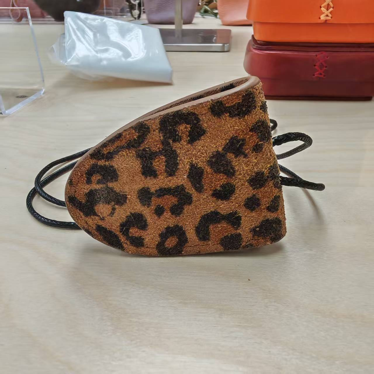 0417g53-GZday4-皮革-磨砂皮豹紋眼鏡扣頭層牛皮油邊眼鏡夾(A53)