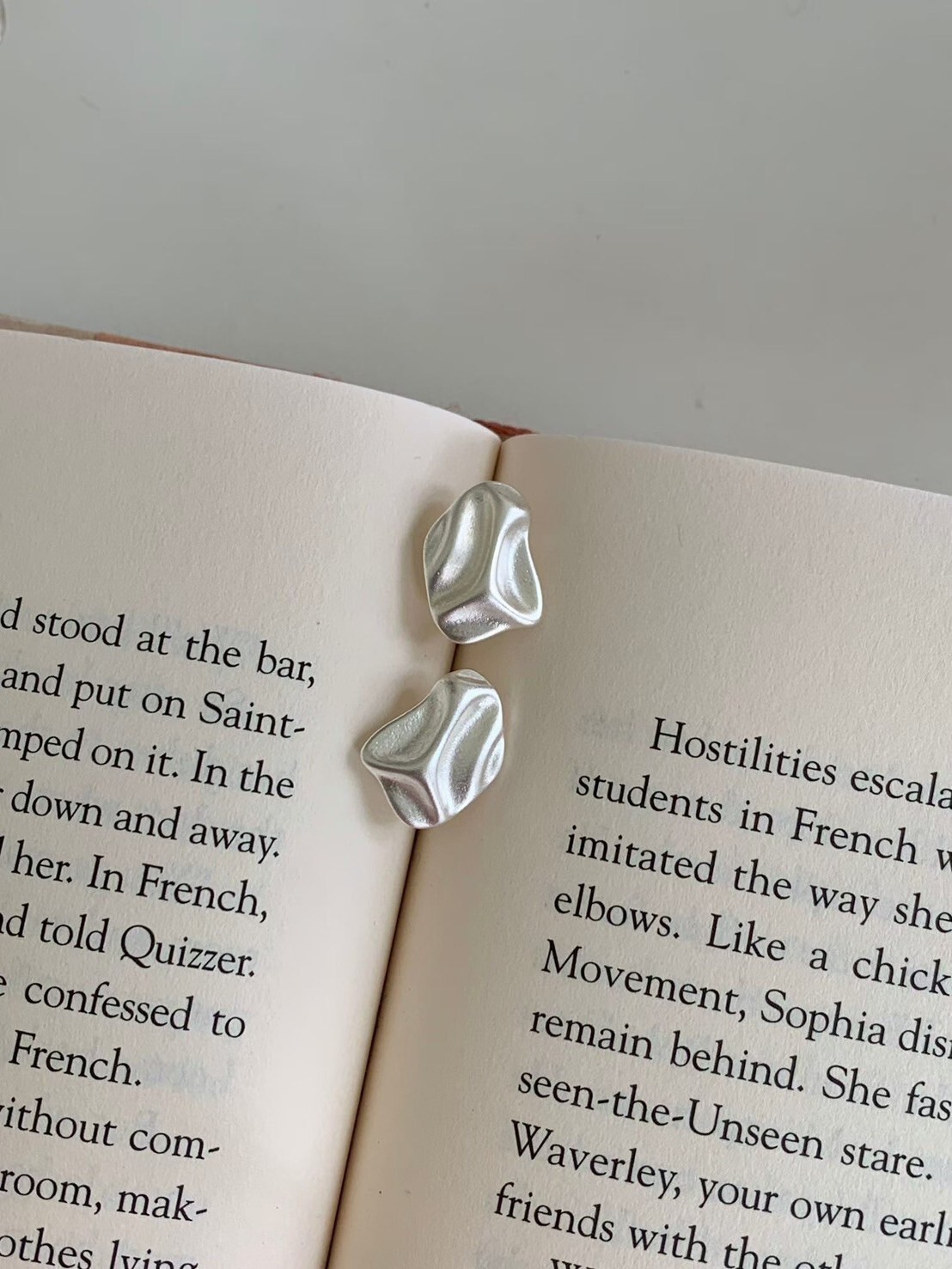 白銀色系揉紙感幾何圖形耳環