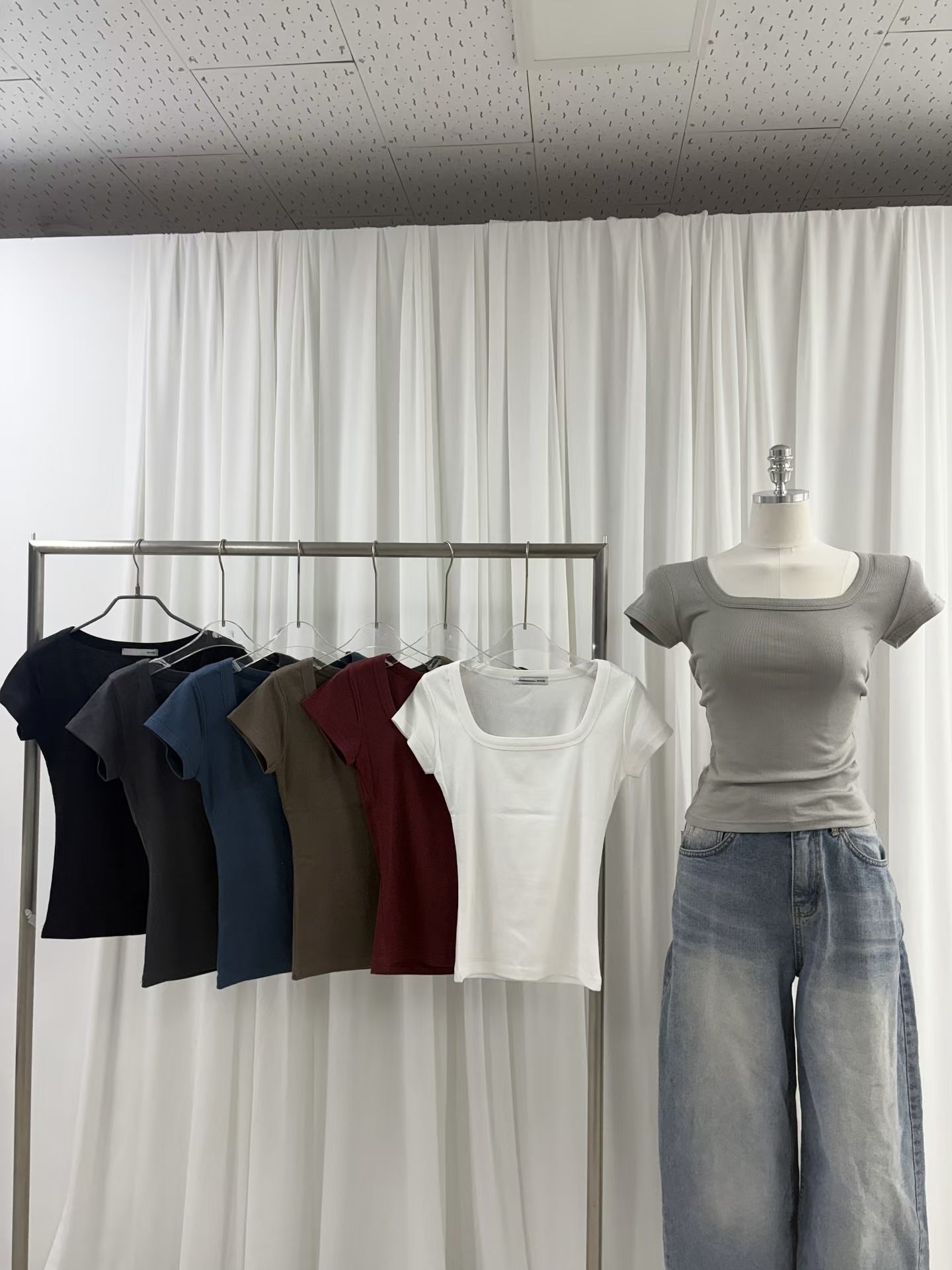 萬能key🔑Slim Fit! 大U領Tee