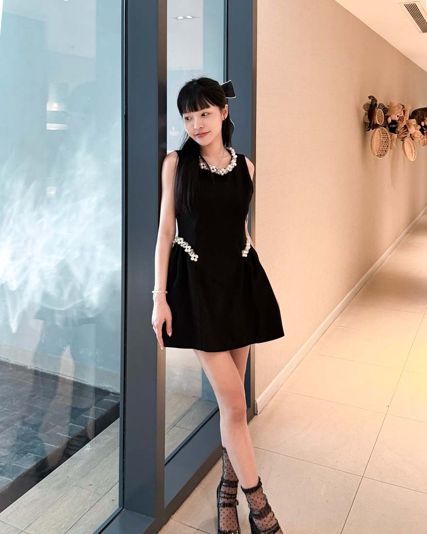 LINA LINA千金甜韻珍珠滾邊後拉鍊織紋洋裝-高貴黑