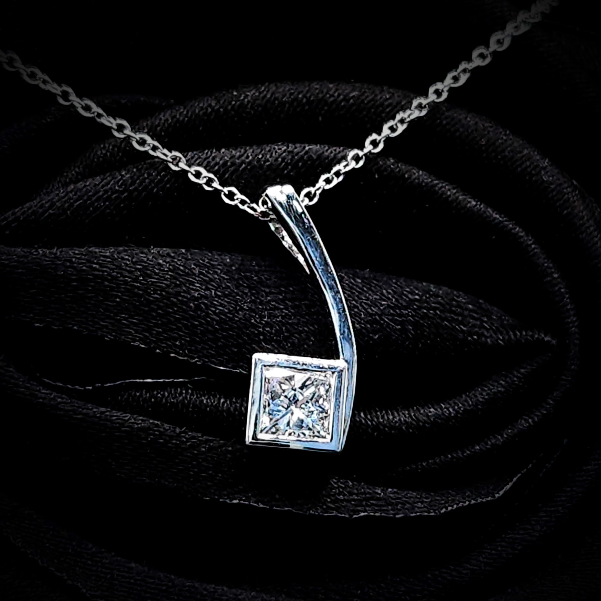 全新18K白金【主石35份方形鑽石】吊墜