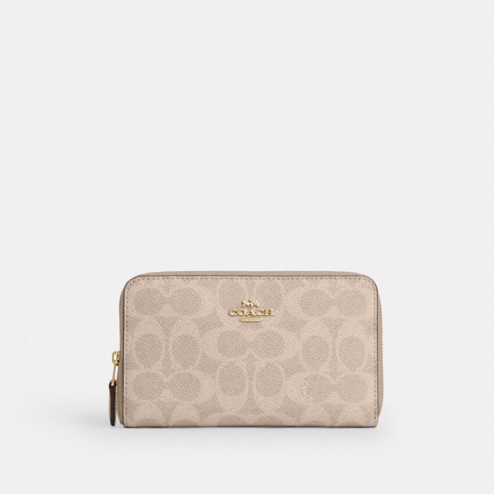 【Coach Outlet】Medium Id Zip Wallet In Signature Canvas  奶茶