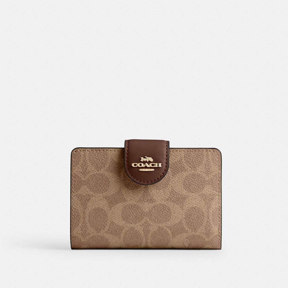 【Coach Outlet】Medium Corner Zip Wallet In Signature Canvas  咖