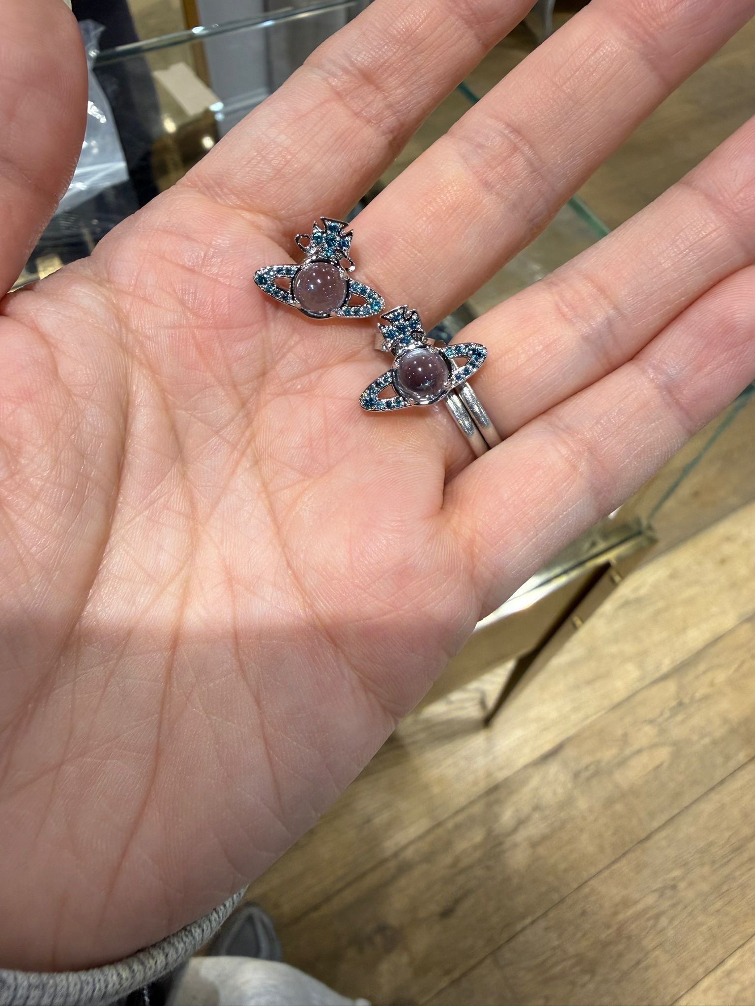 LYS01570 Vivienne Westwood Petulla 耳環 - 白金配綠松石色