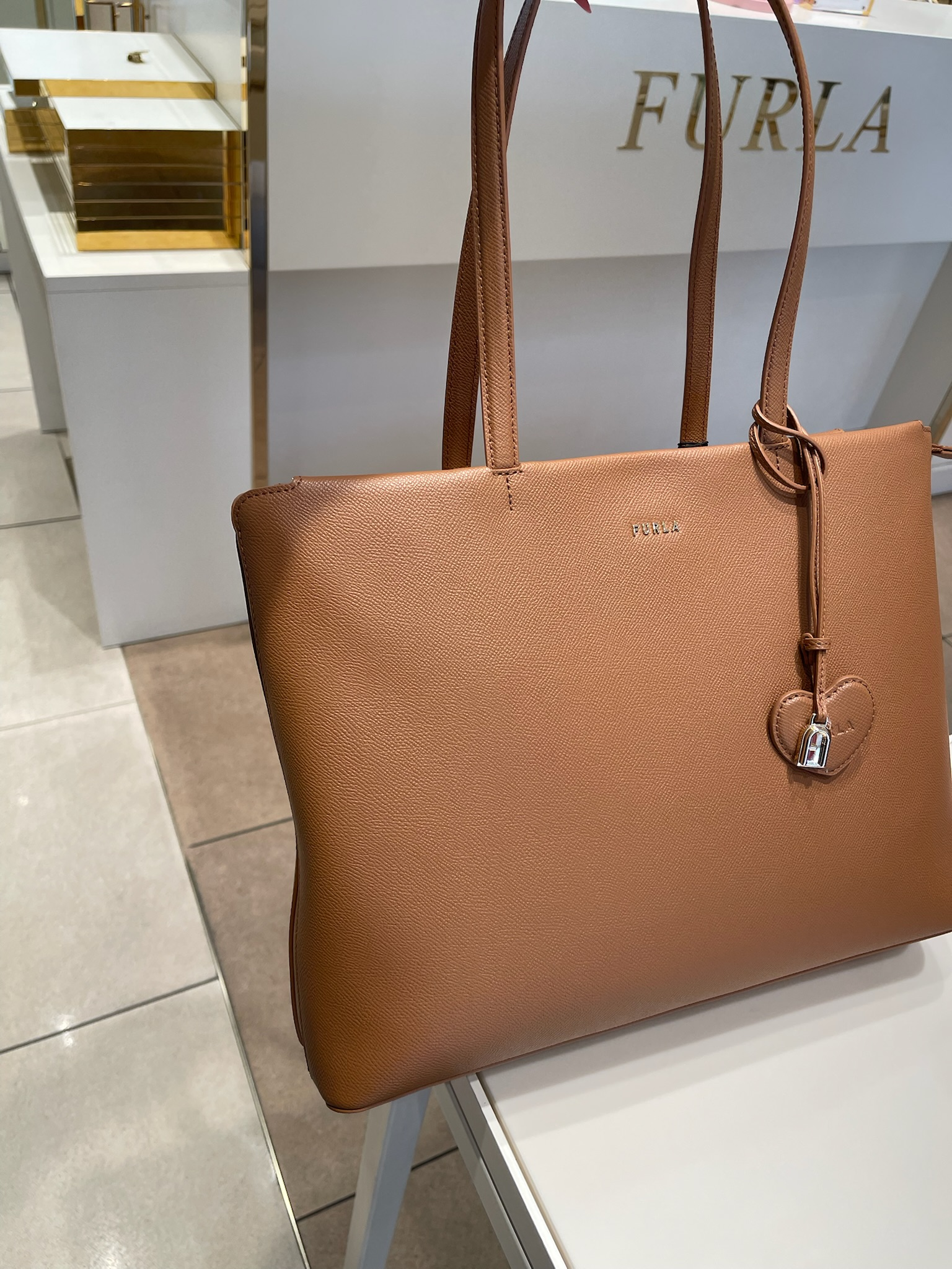 【預購】 H041850  Furla  防刮牛皮大款托特包